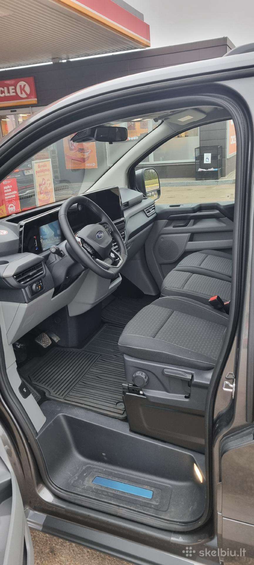 Ford Tourneo Custom, passenger minibus