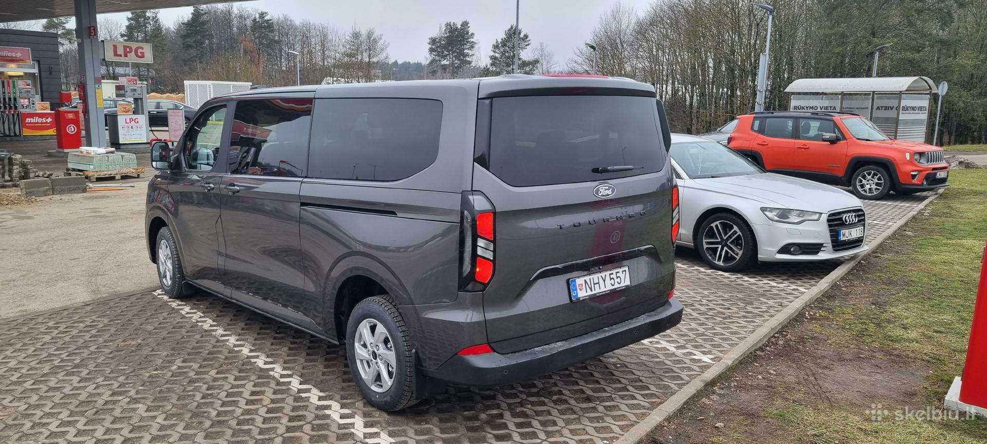 Ford Tourneo Custom, passenger minibus