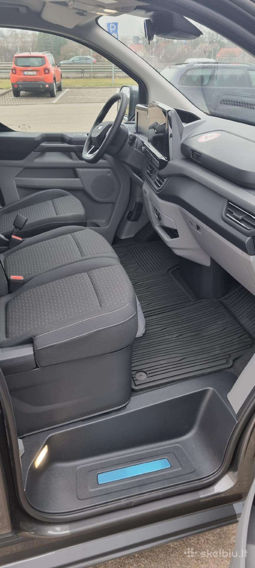 Ford Tourneo Custom, passenger minibus