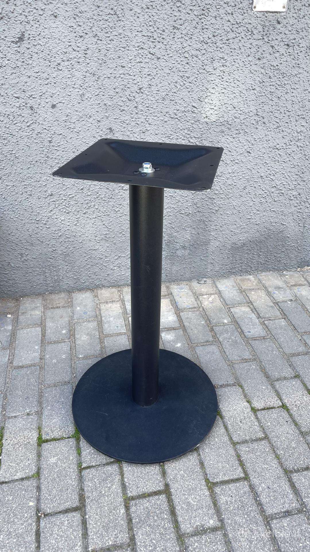 Metaline stalo koja
