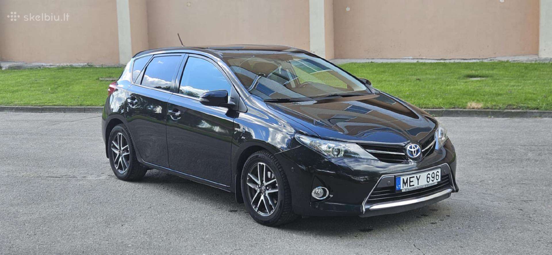 Toyta Auris benzinas-elektra, 2015
