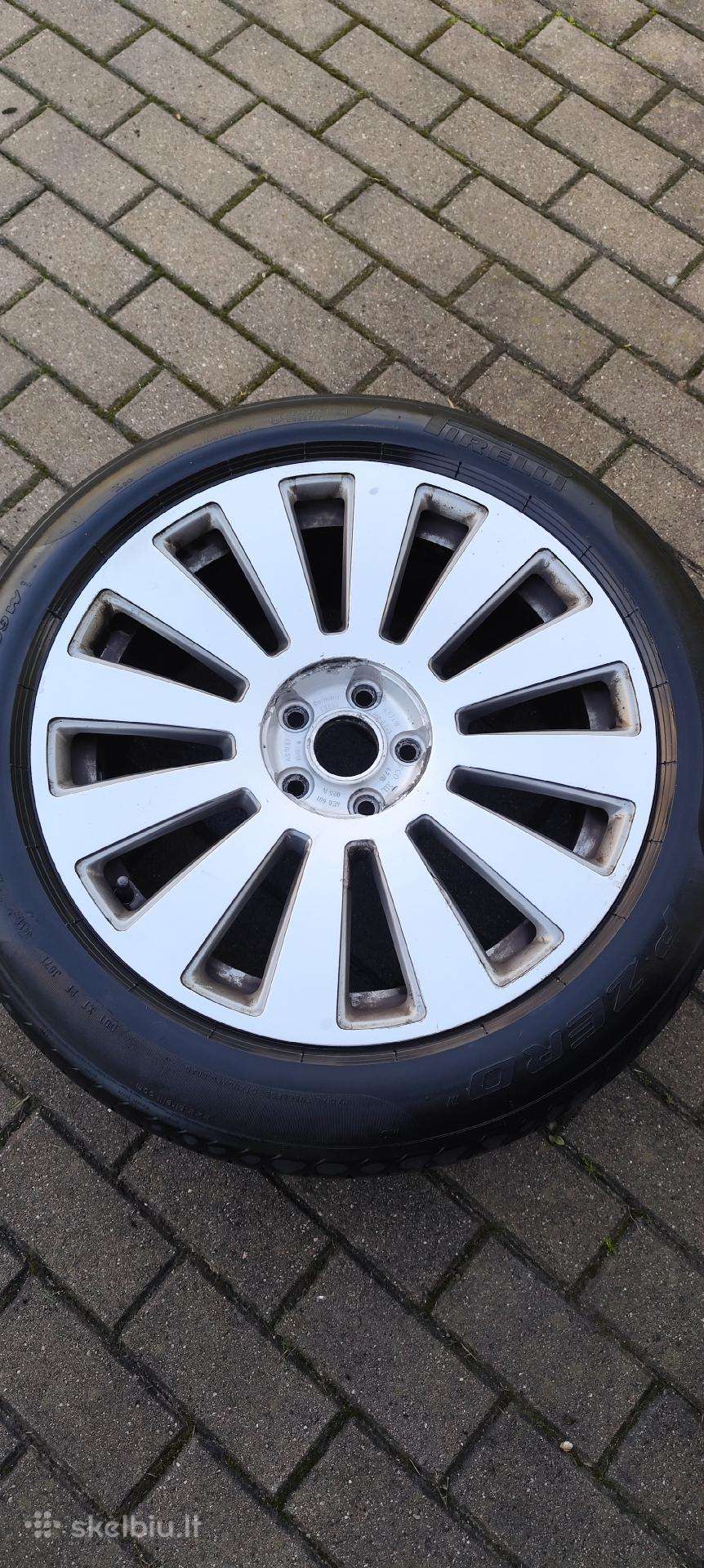 Audi R19 originalus ratlankis Et45 8,5j 5x112