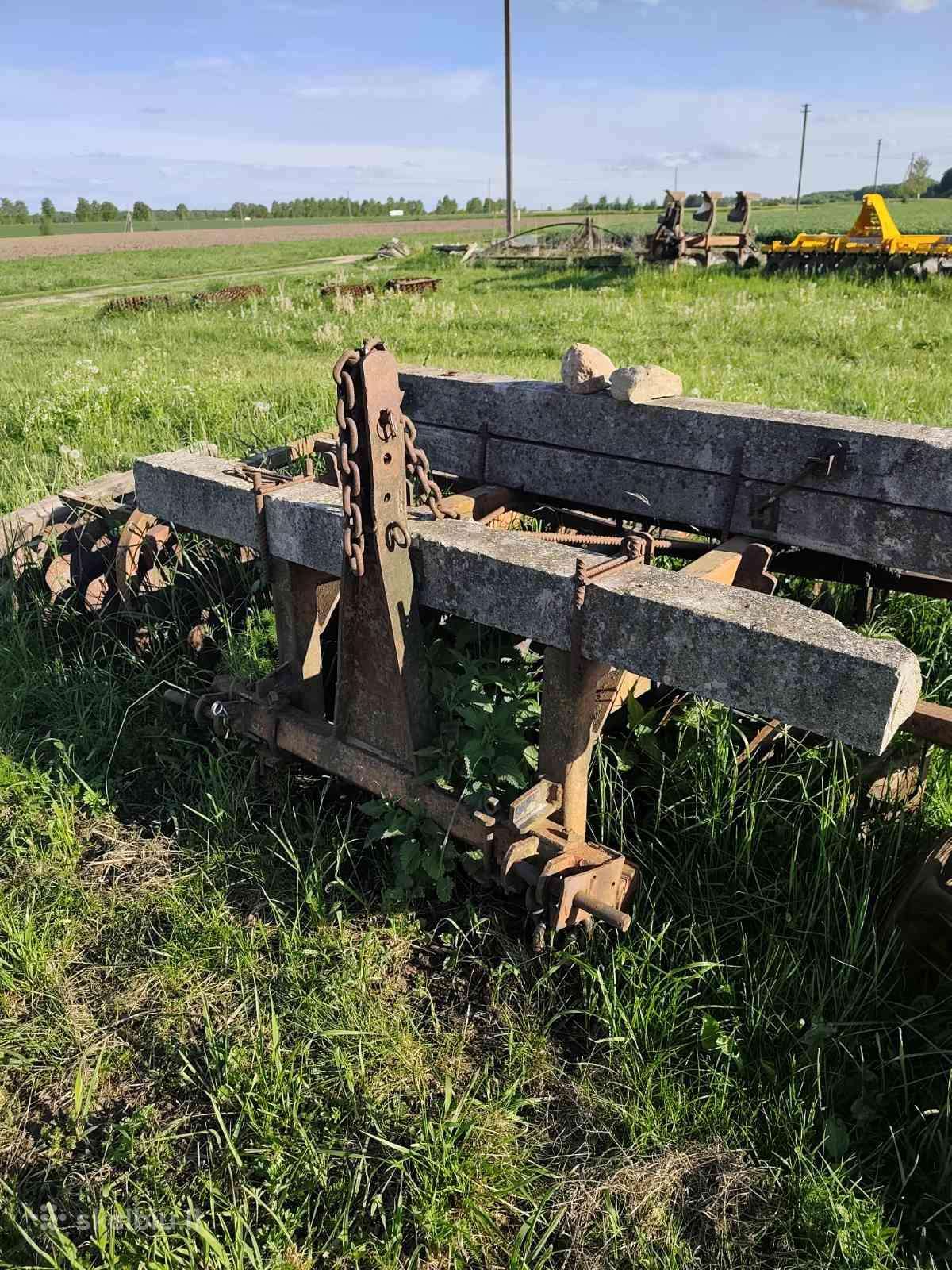 Fraugde, ploughs