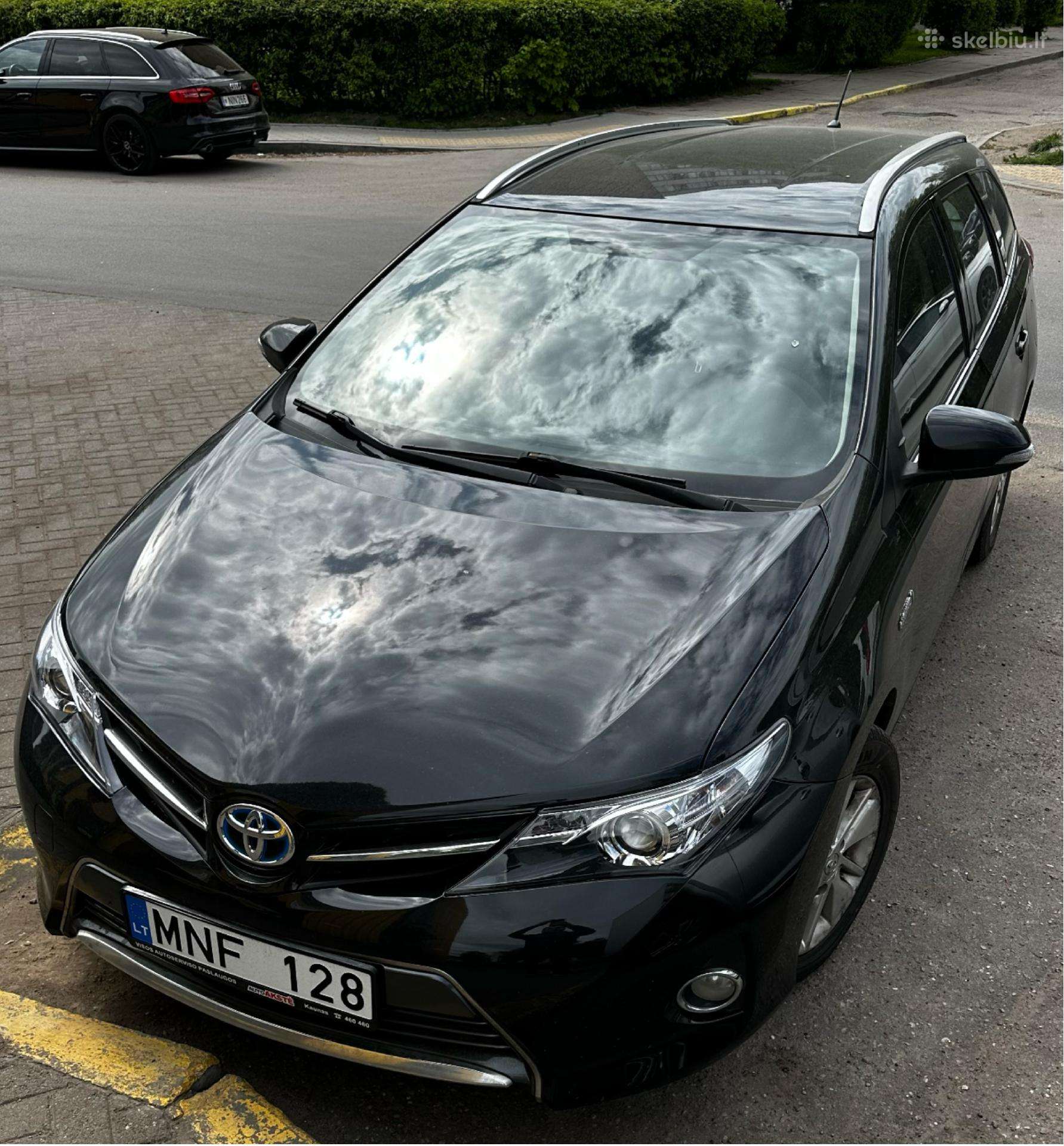 Toyota Prius, sedanas