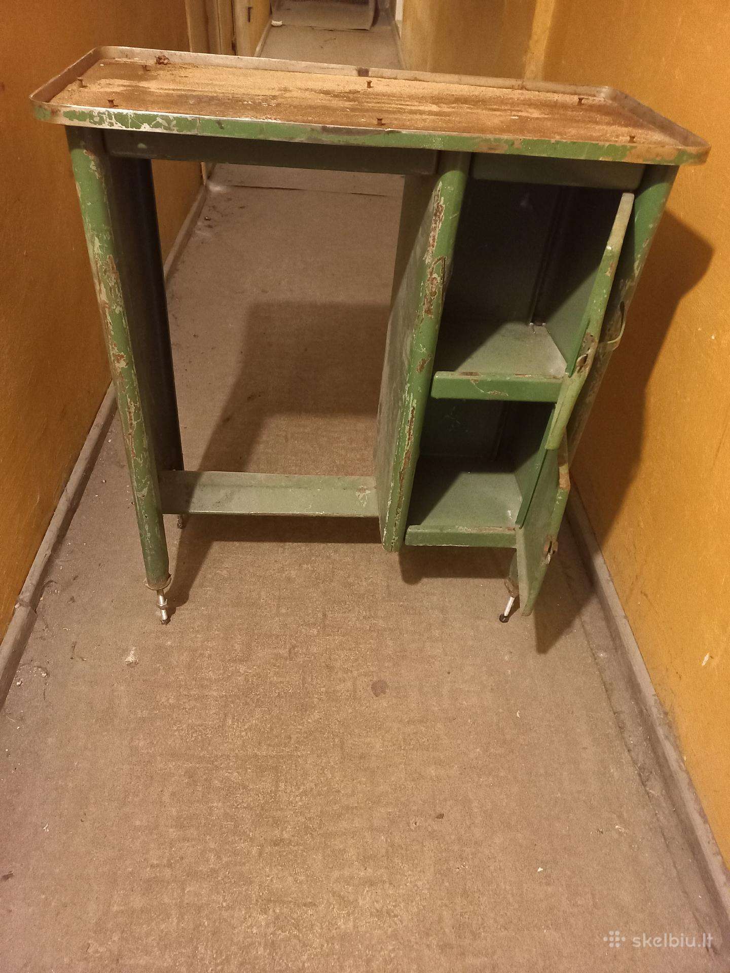 Darbo stalas spintelė