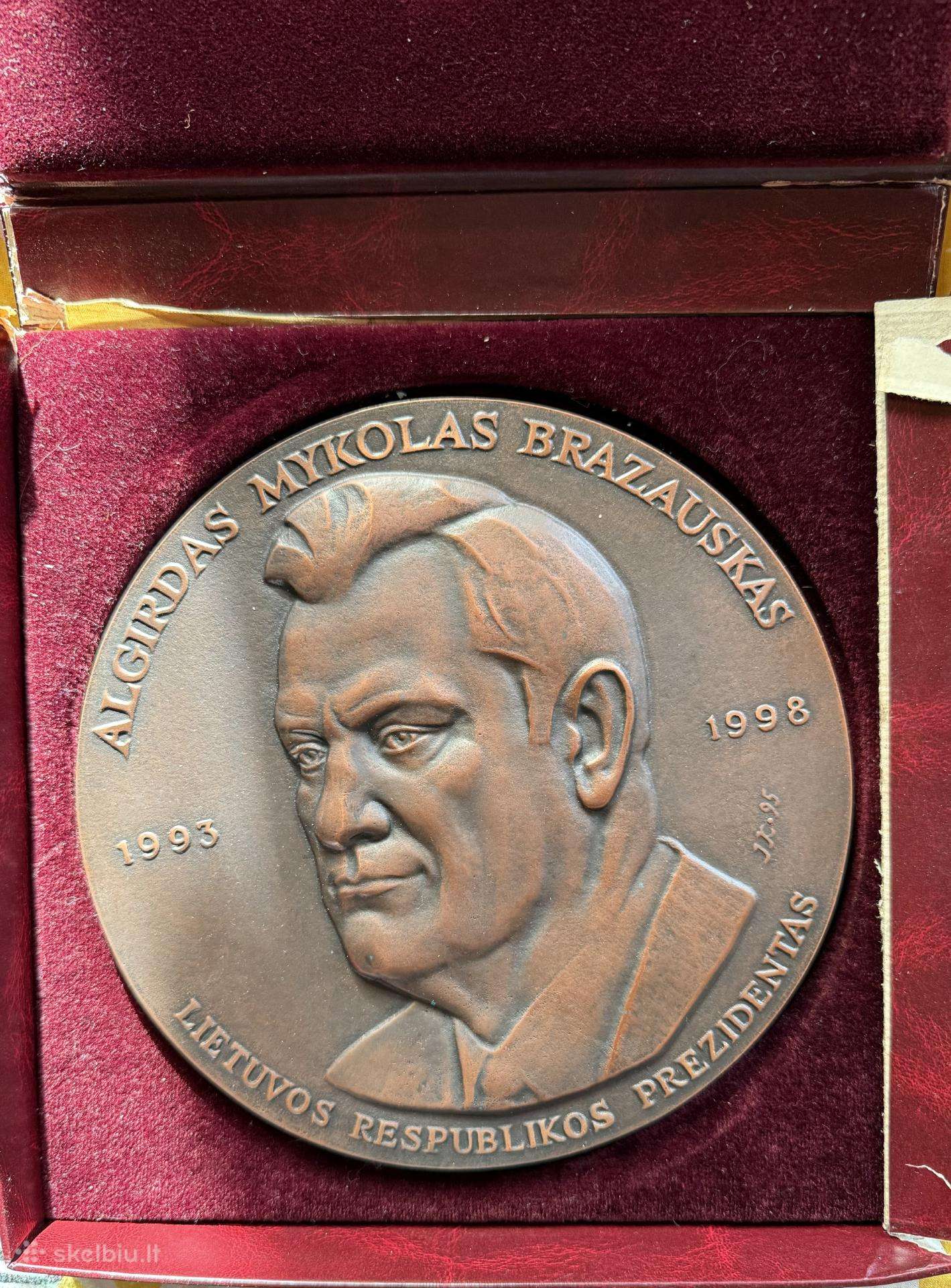 Algirdas Brazauskas bareljefas