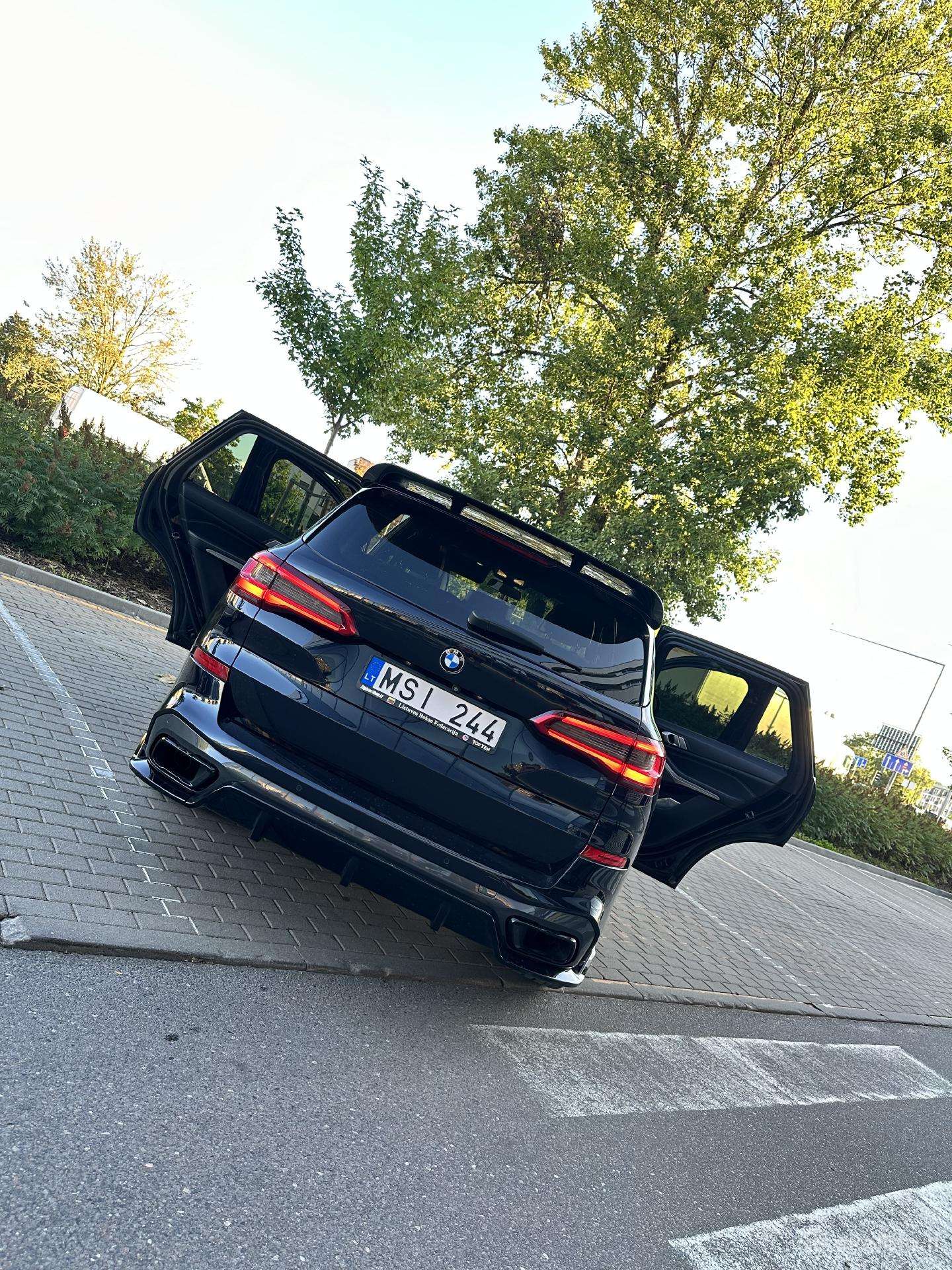 BMW X5, off-road / crossover