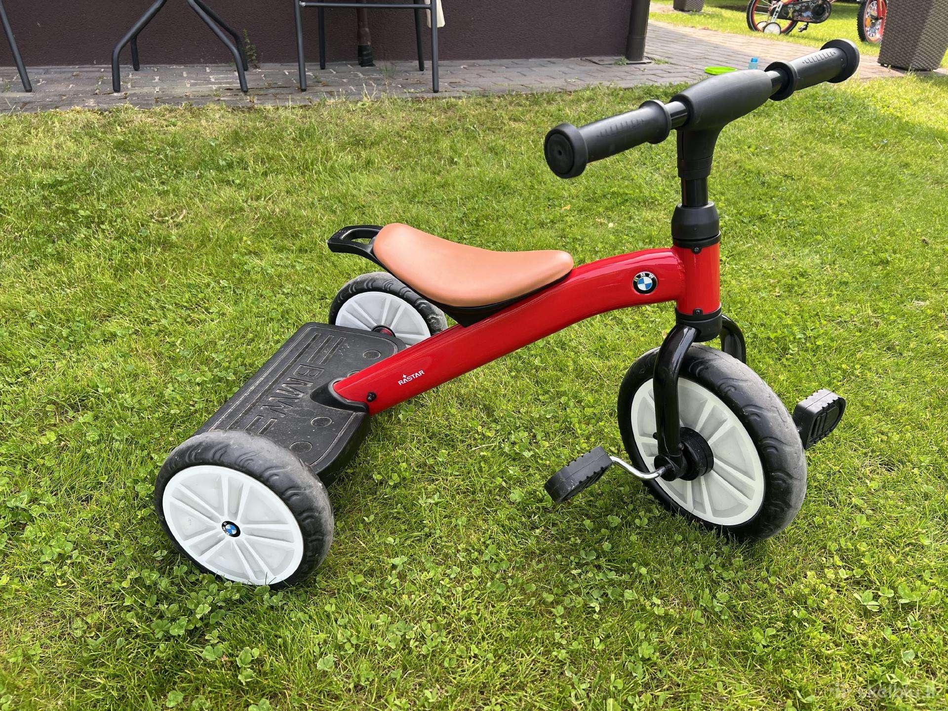Bmw triratukas.