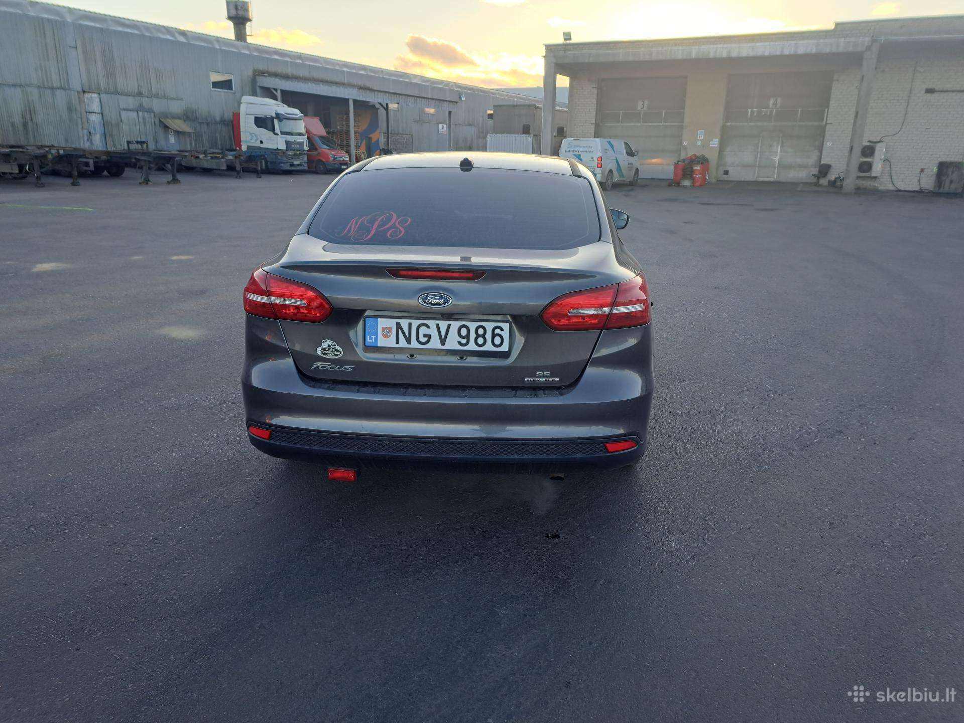 Ford Focus, Седан