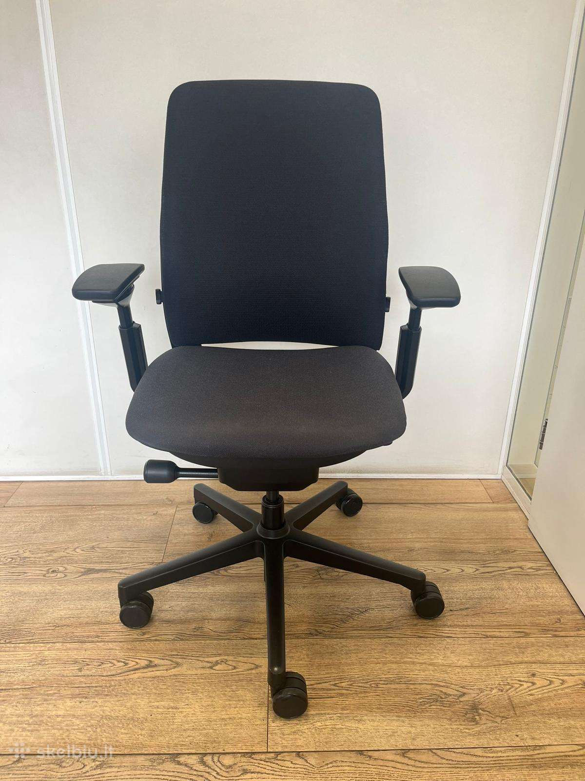 Steelcase Amia x Leap V2