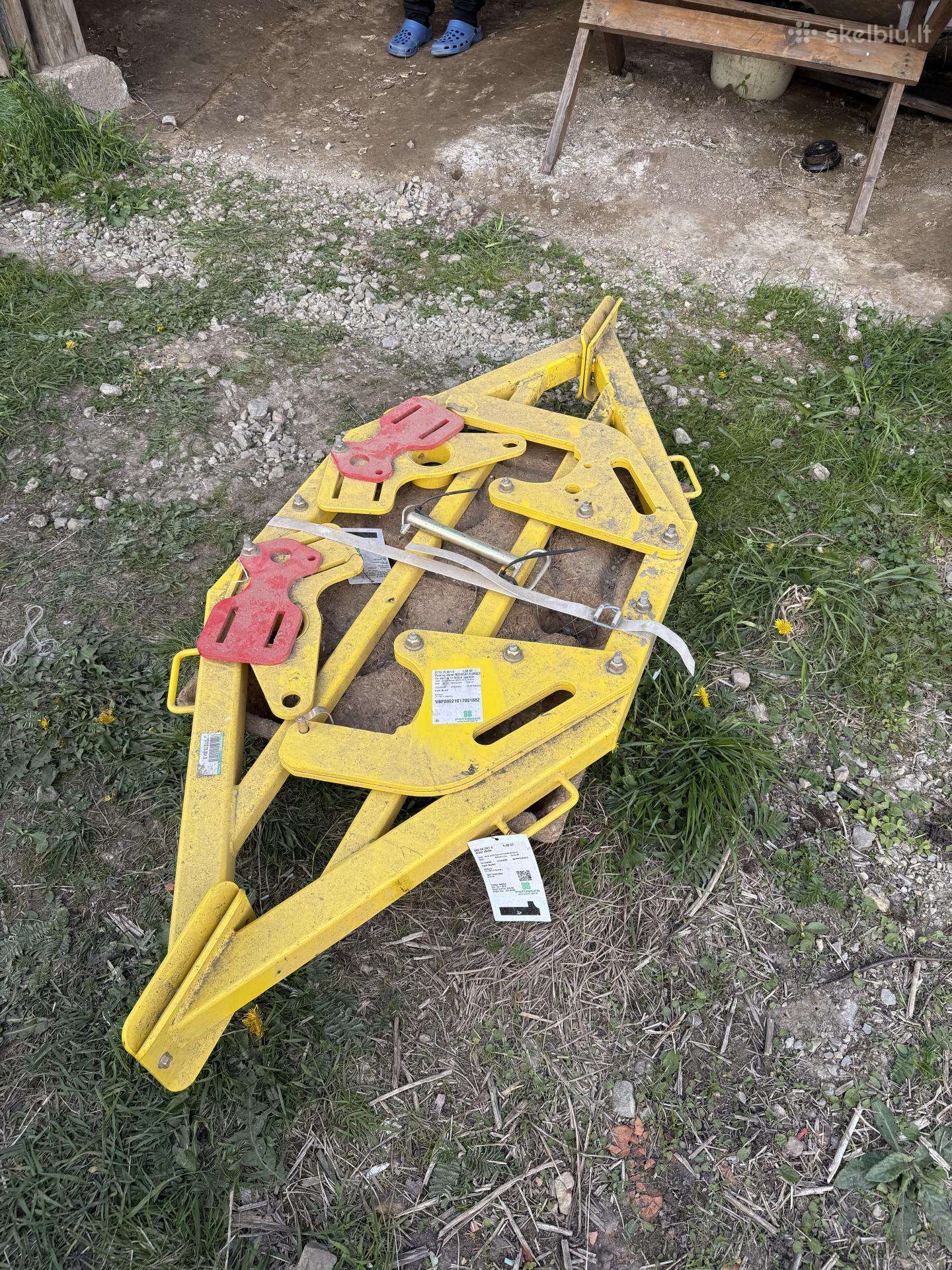 Šienapjovės pastatymo koja/mechanizmas