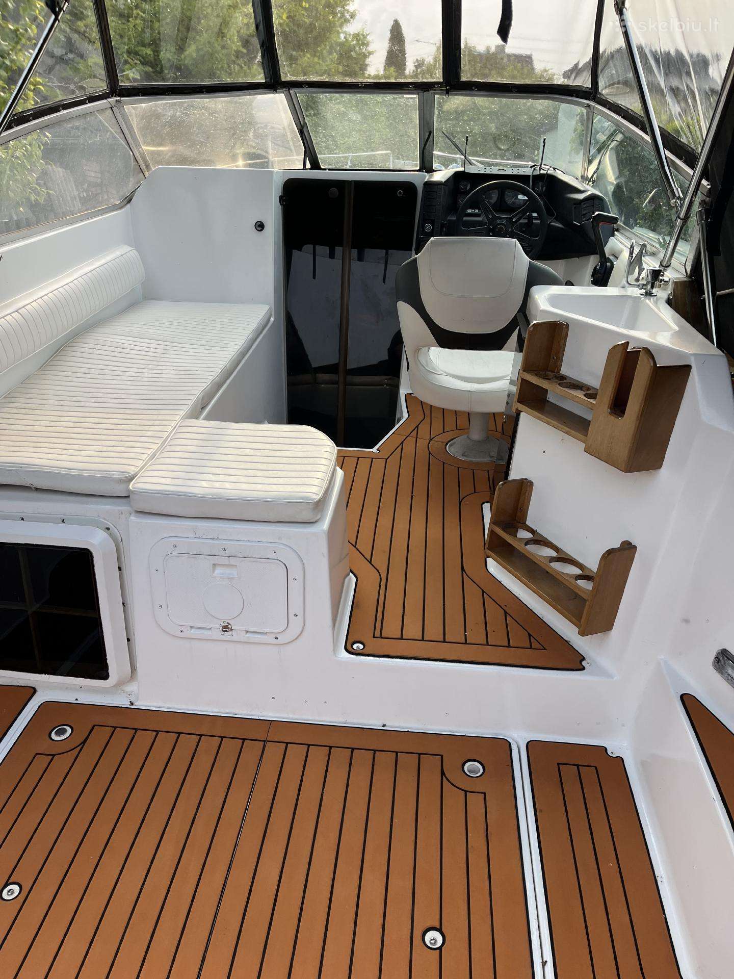 Bayliner Pramoginis, yachts / cruisers
