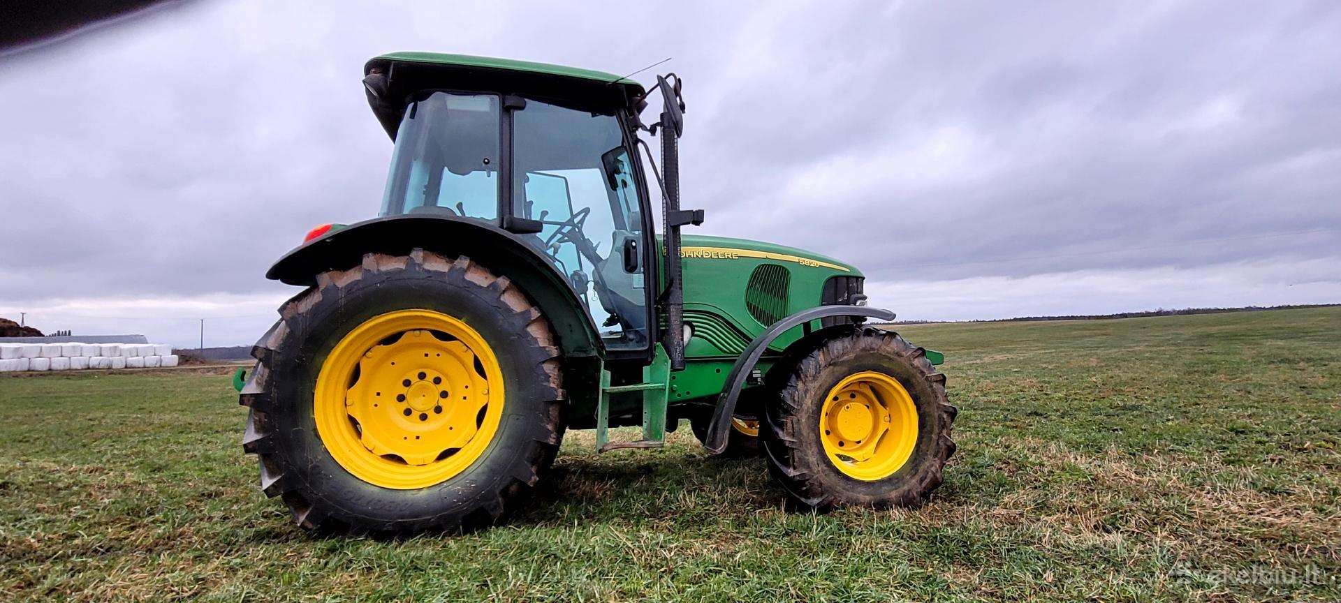 John Deere, tractors