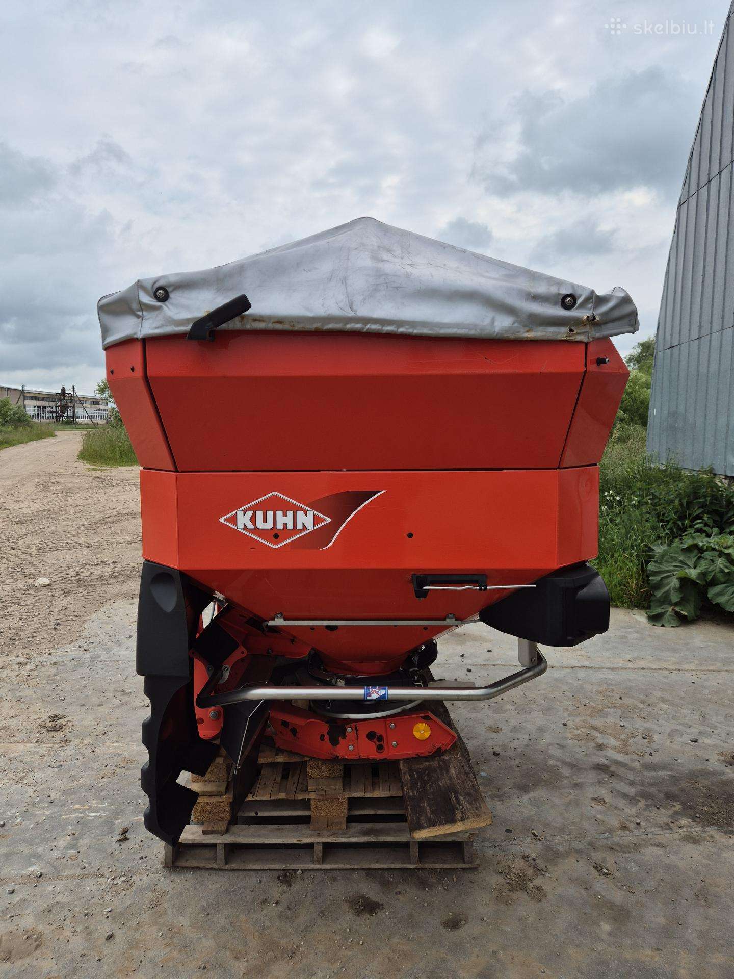 Kuhn 40.2, spreaders