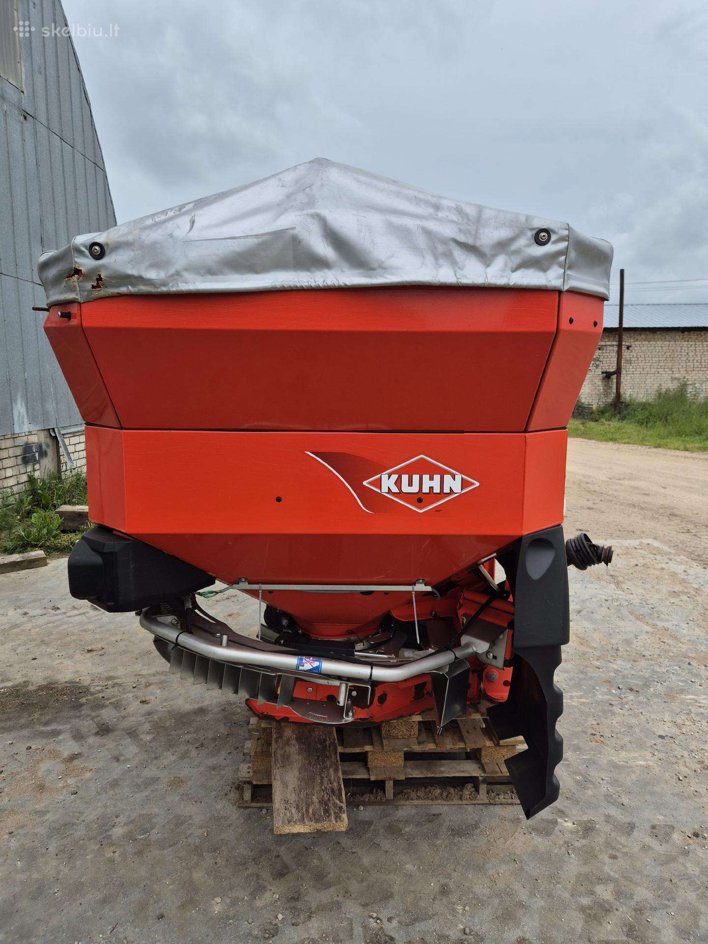 Kuhn 40.2, spreaders