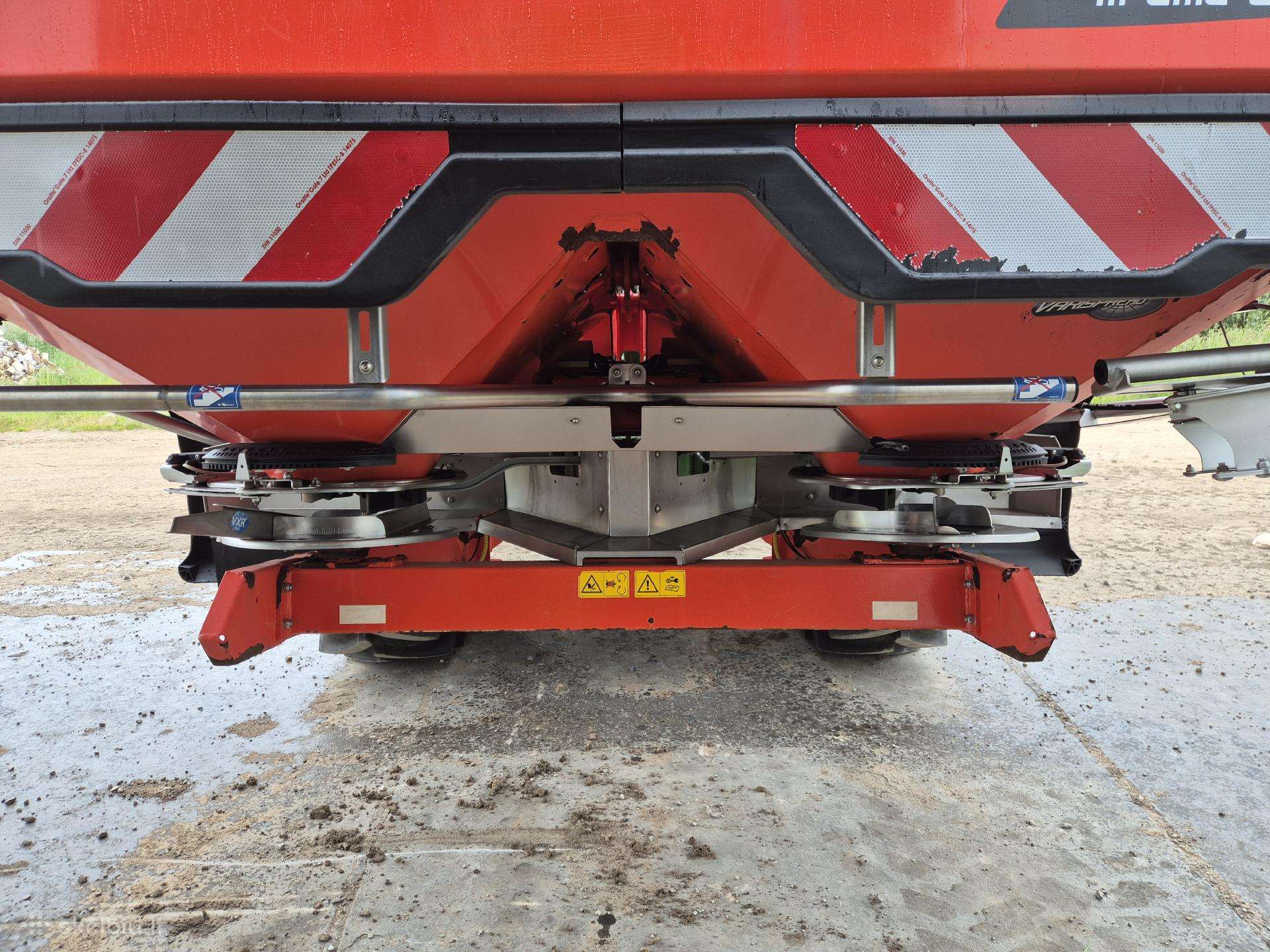 Kuhn 40.2, spreaders