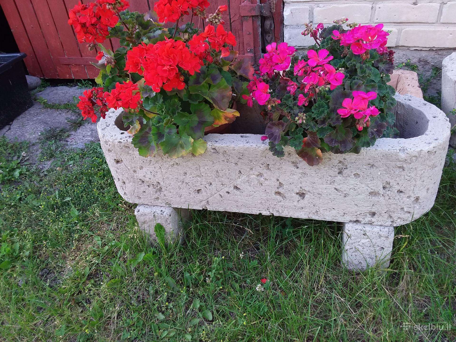 Lauko vazonai, šiukšliadėžės