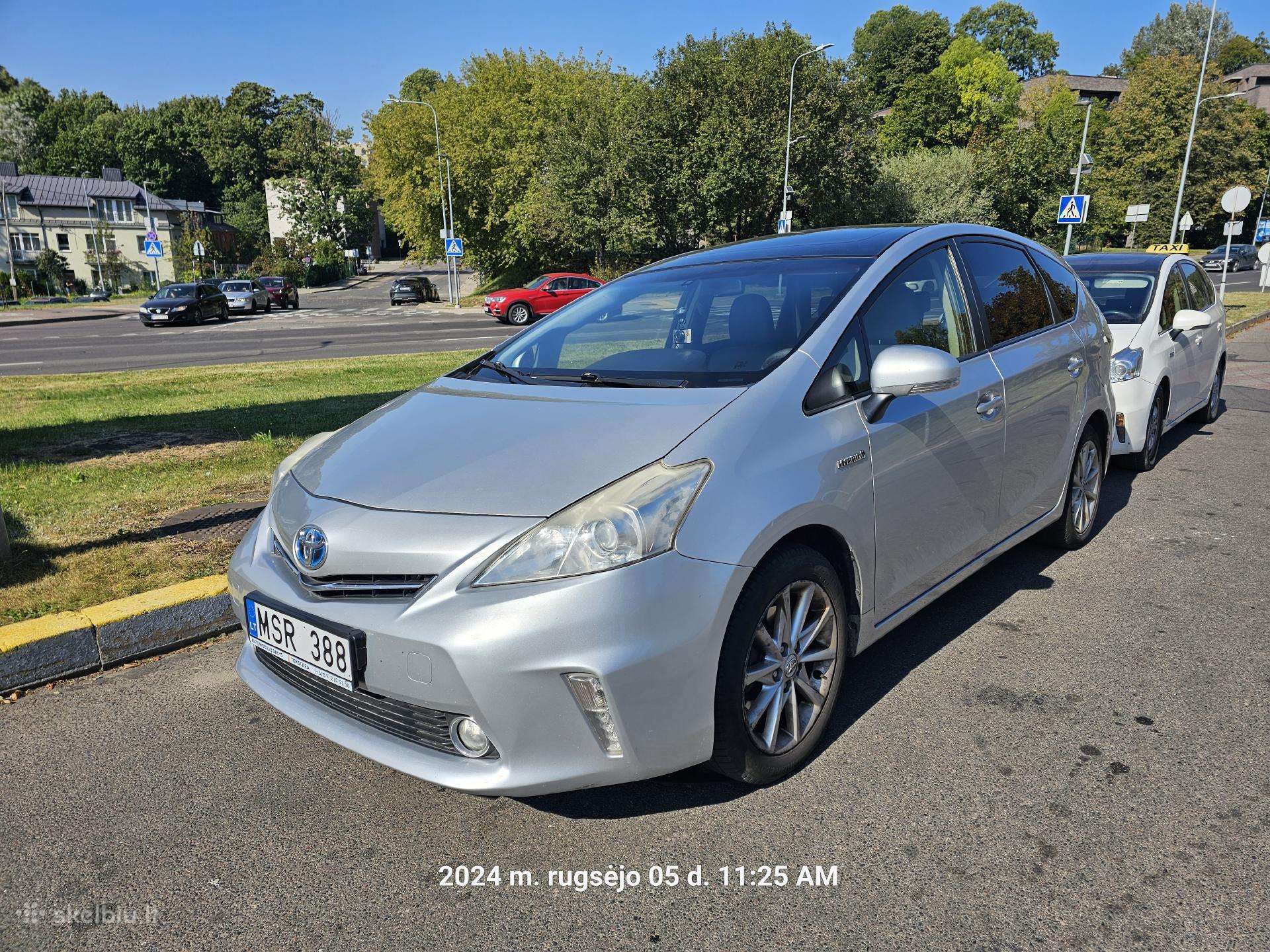 Toyota Prius+, hatchback