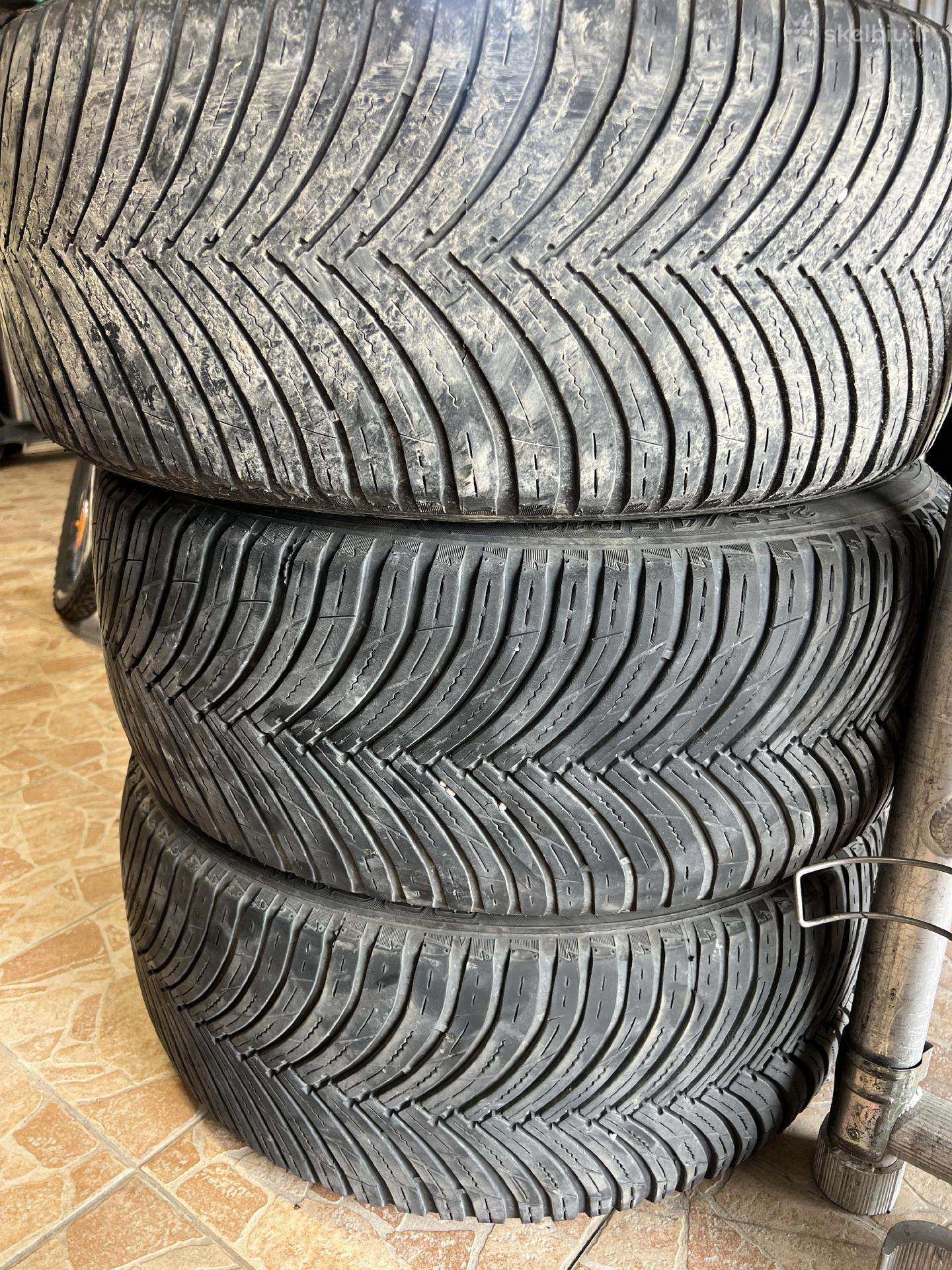Maxxis, all-season 255/45 R19