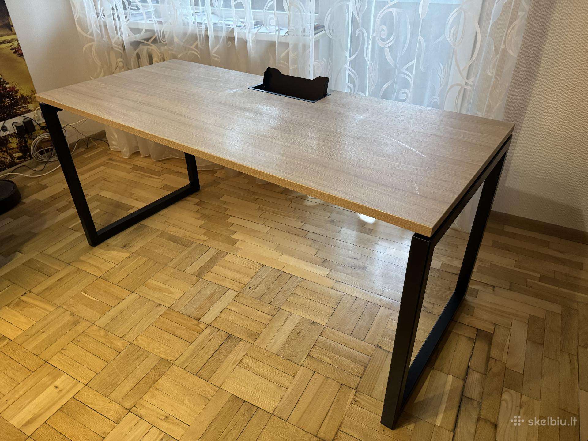 Bankrutuojantiįmonėišparduodabiurobaldus