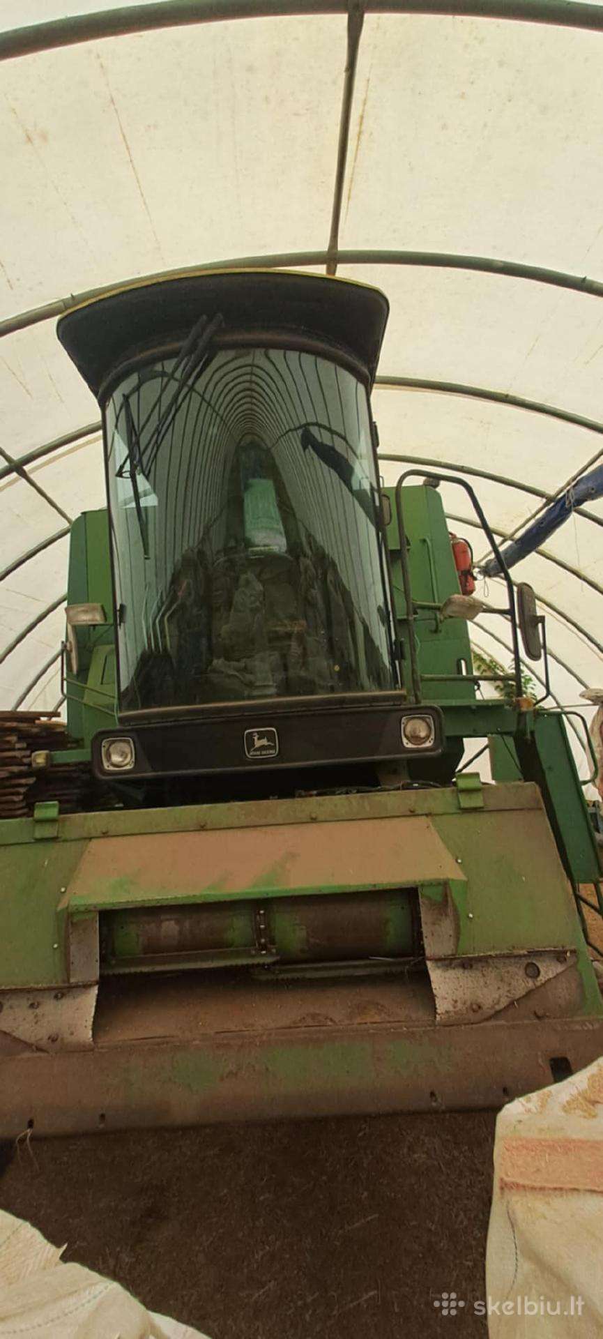 John Deere 1065, kombainai