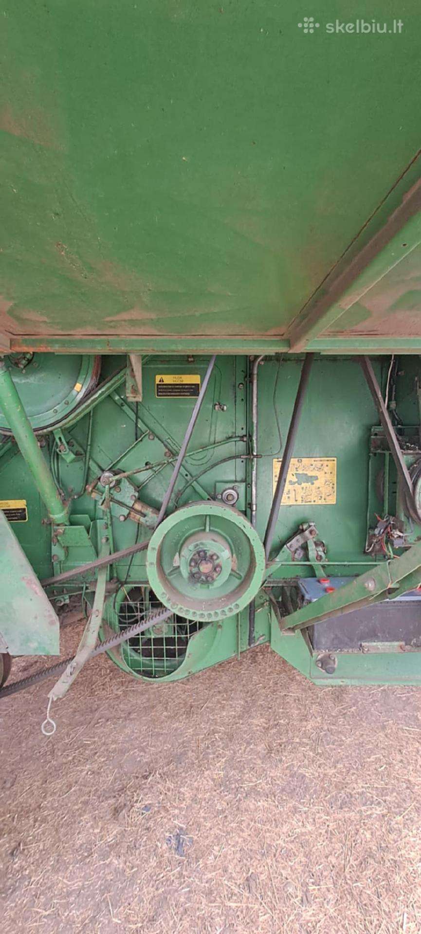 John Deere 1065, kombainai