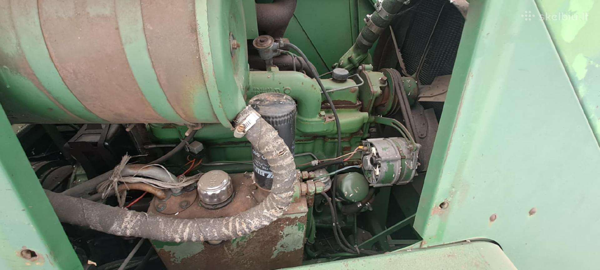 John Deere 1065, kombainai