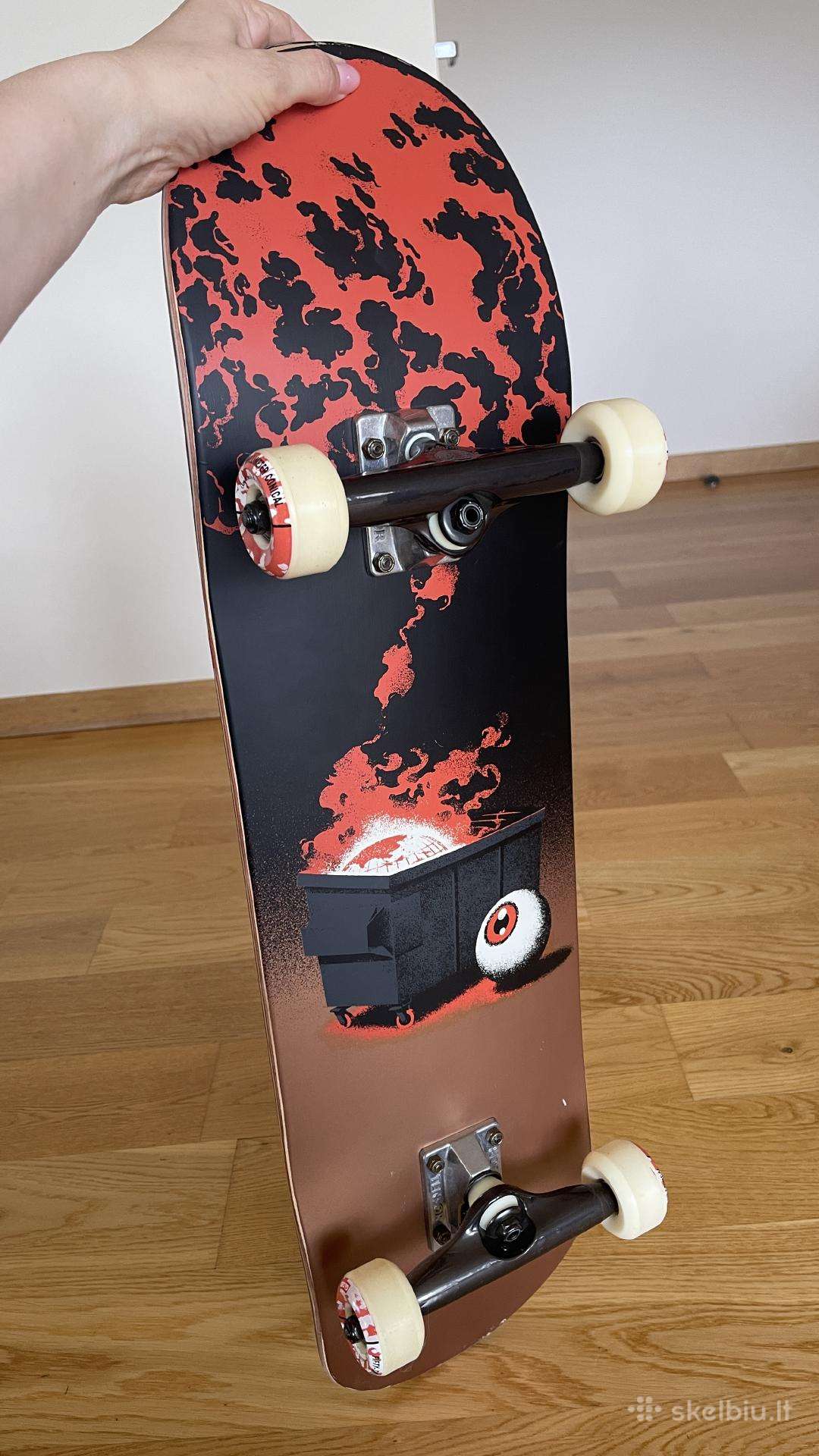 Nauja riedlentė Globe brando Dumpster fire