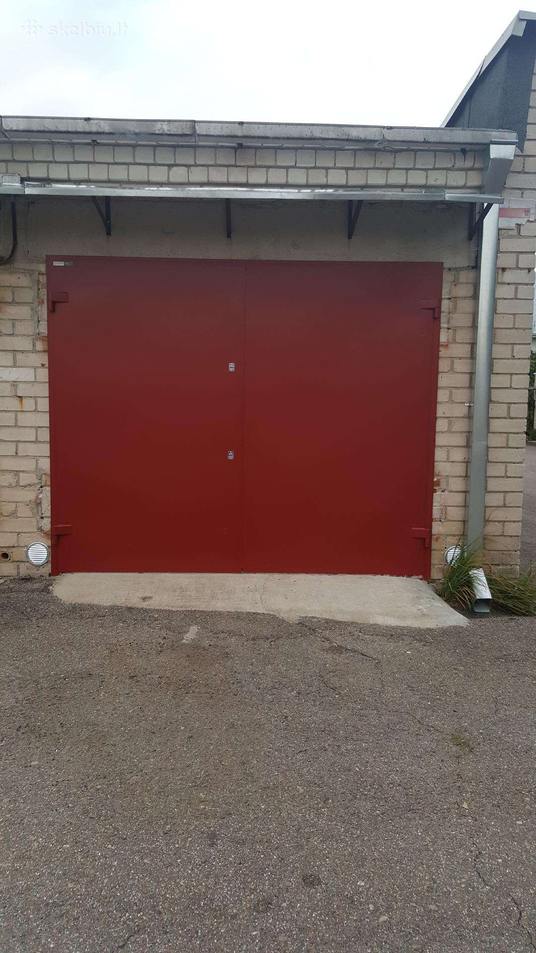 Metaliniai garažo vartai