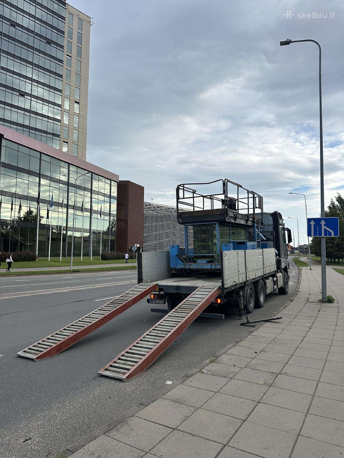 JLG 800, прокат строительного транспорта