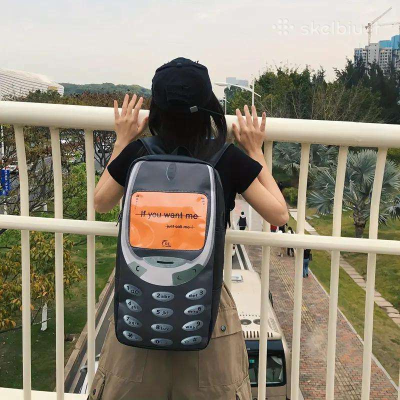 Išskirtinė mygtukinio telefono imitacijos kuprinė