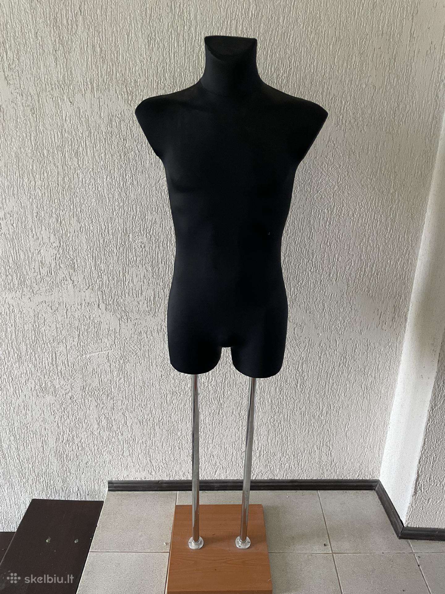 Vyriškas manekenas ant stovo