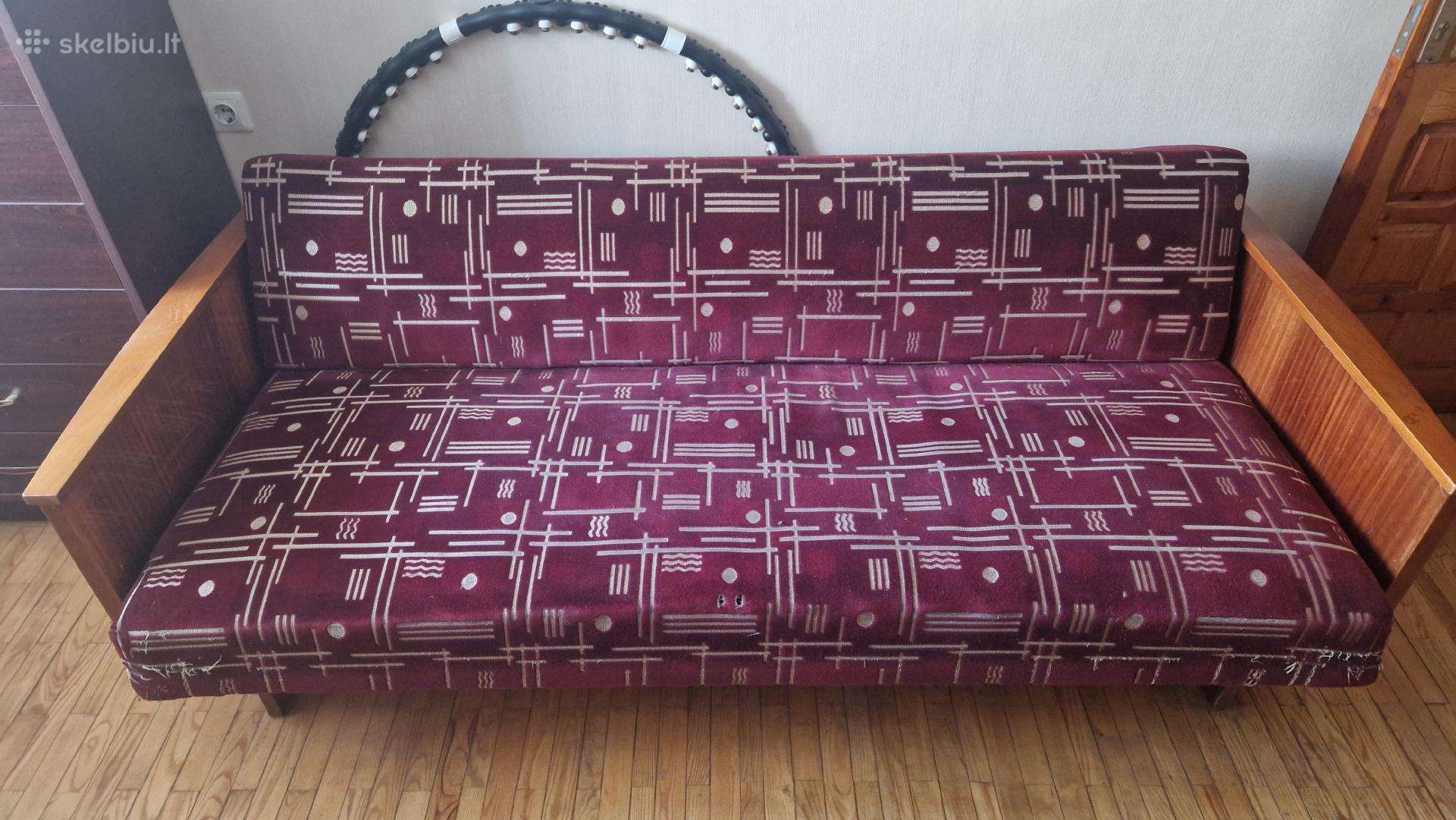Dovanoju. Sofa lova