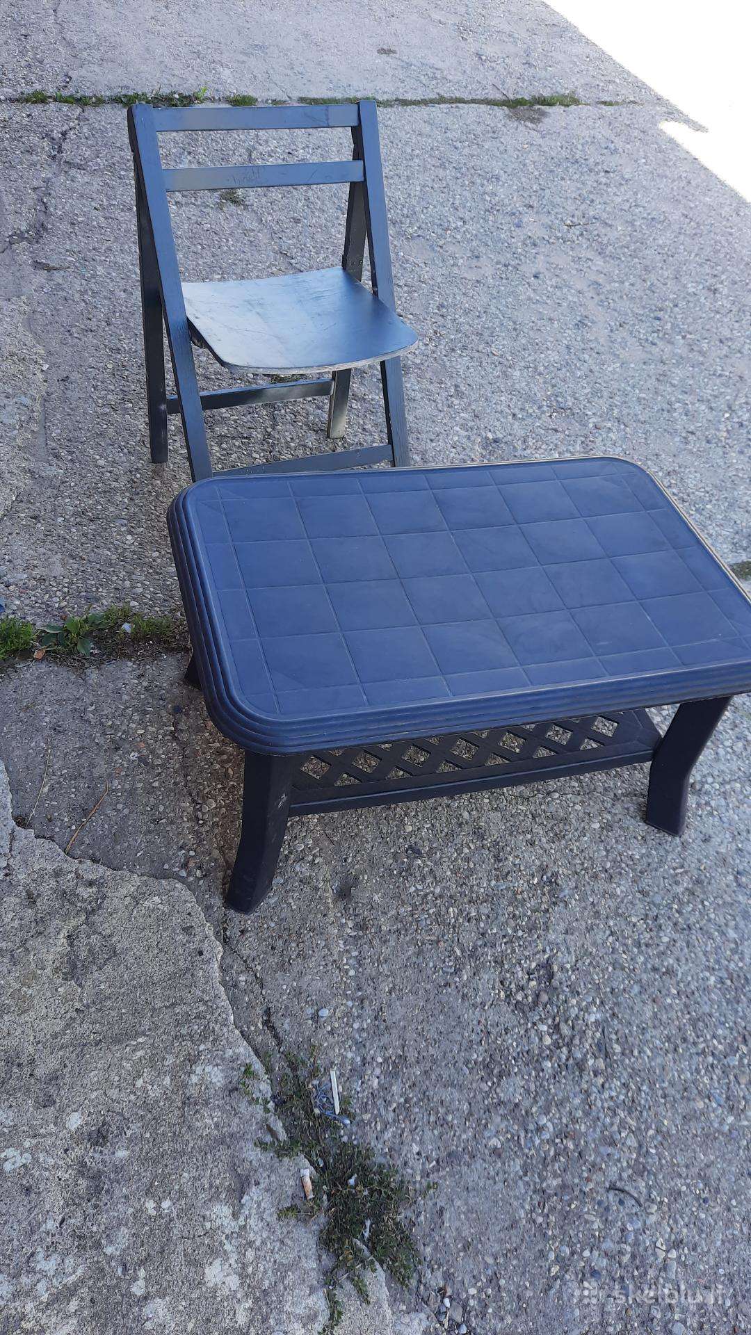 2 stalai,dvi kėdės, sketis