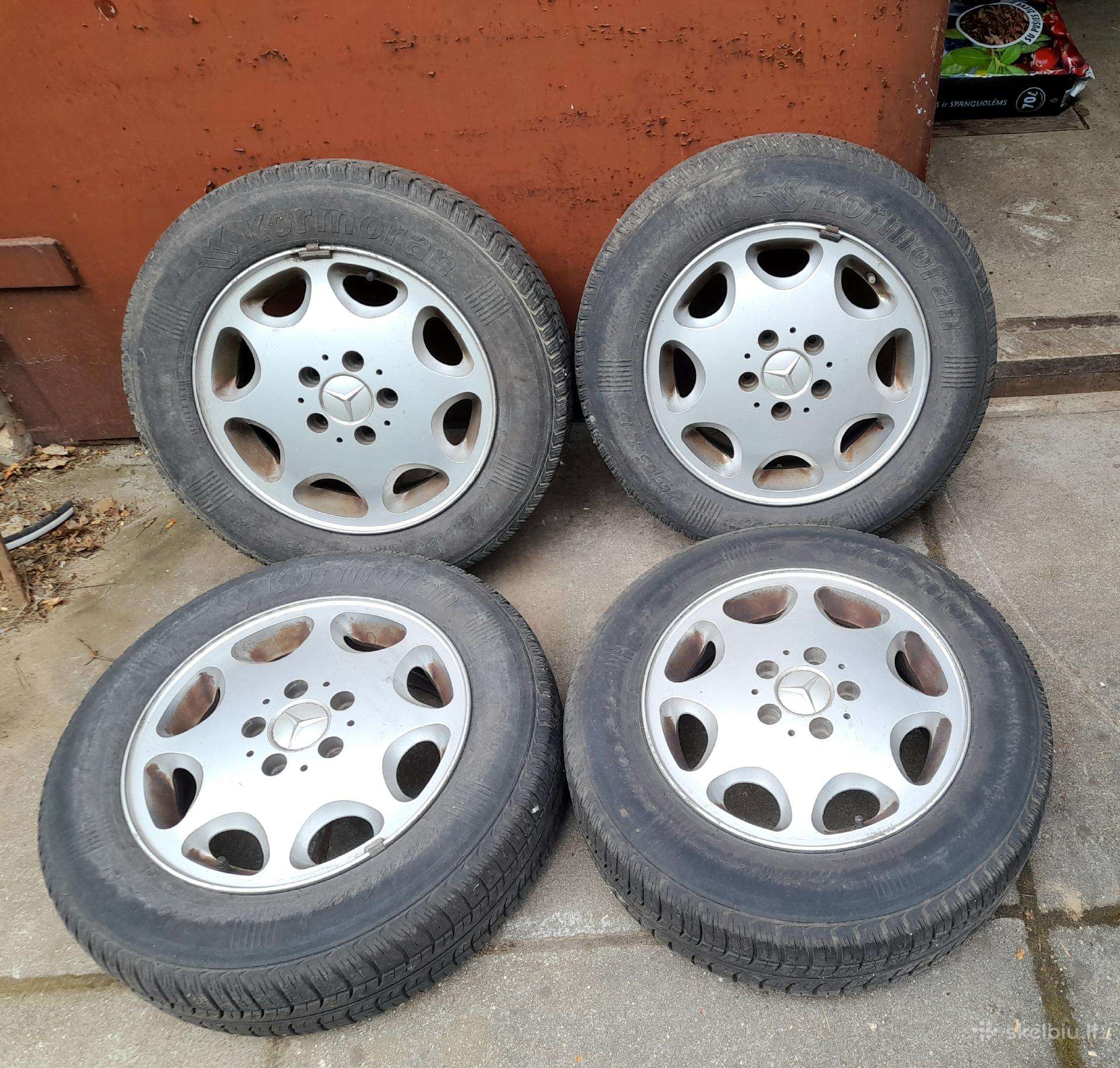 Mercedes Benz W124 ratlankiai su padangomis