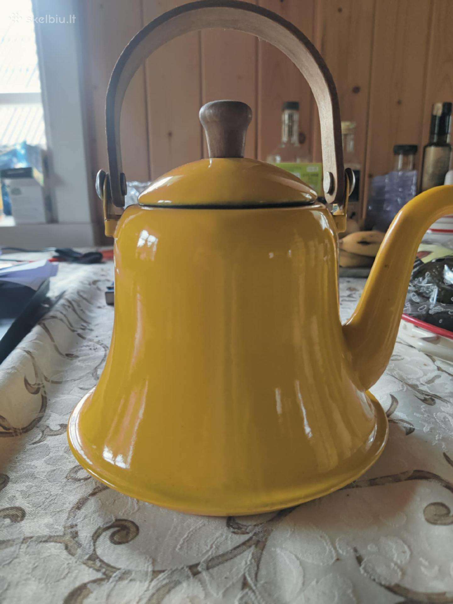 Vintažinis geltonos spalvos emalio arbatinukas