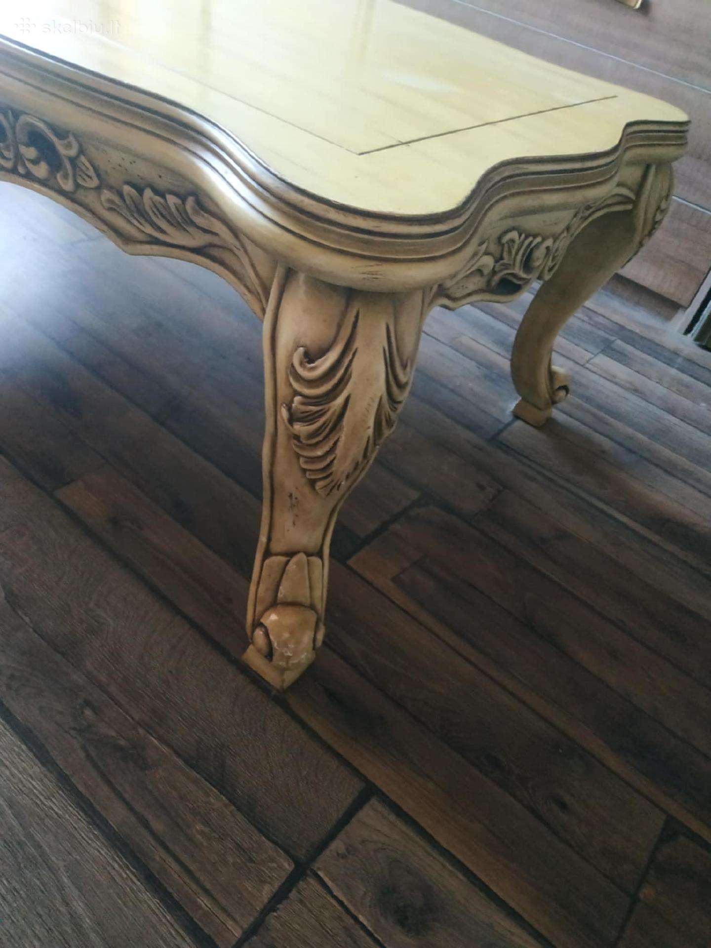 Svetainės staliukas