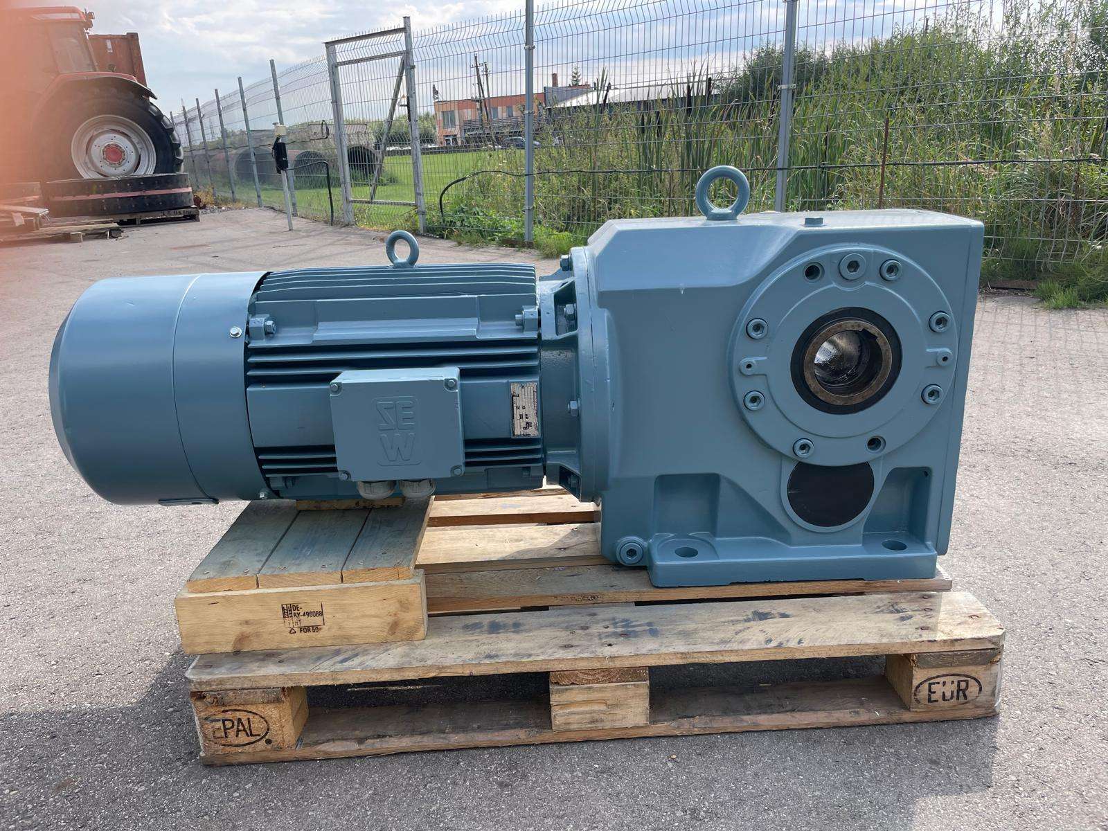 Sew-eurodrive 37 kw moto reduktorius