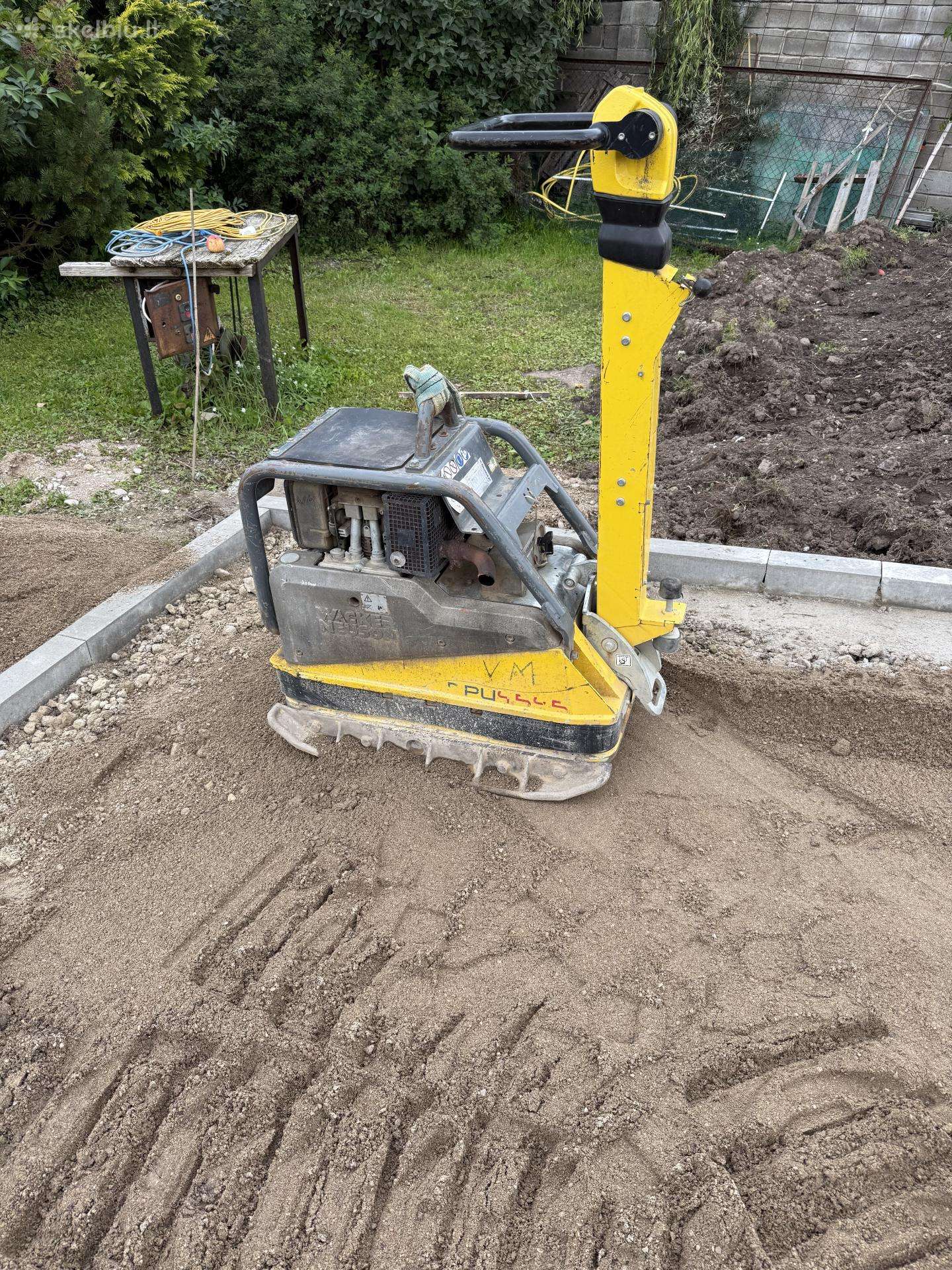 Wacker DPU4545, vibrator / compactor