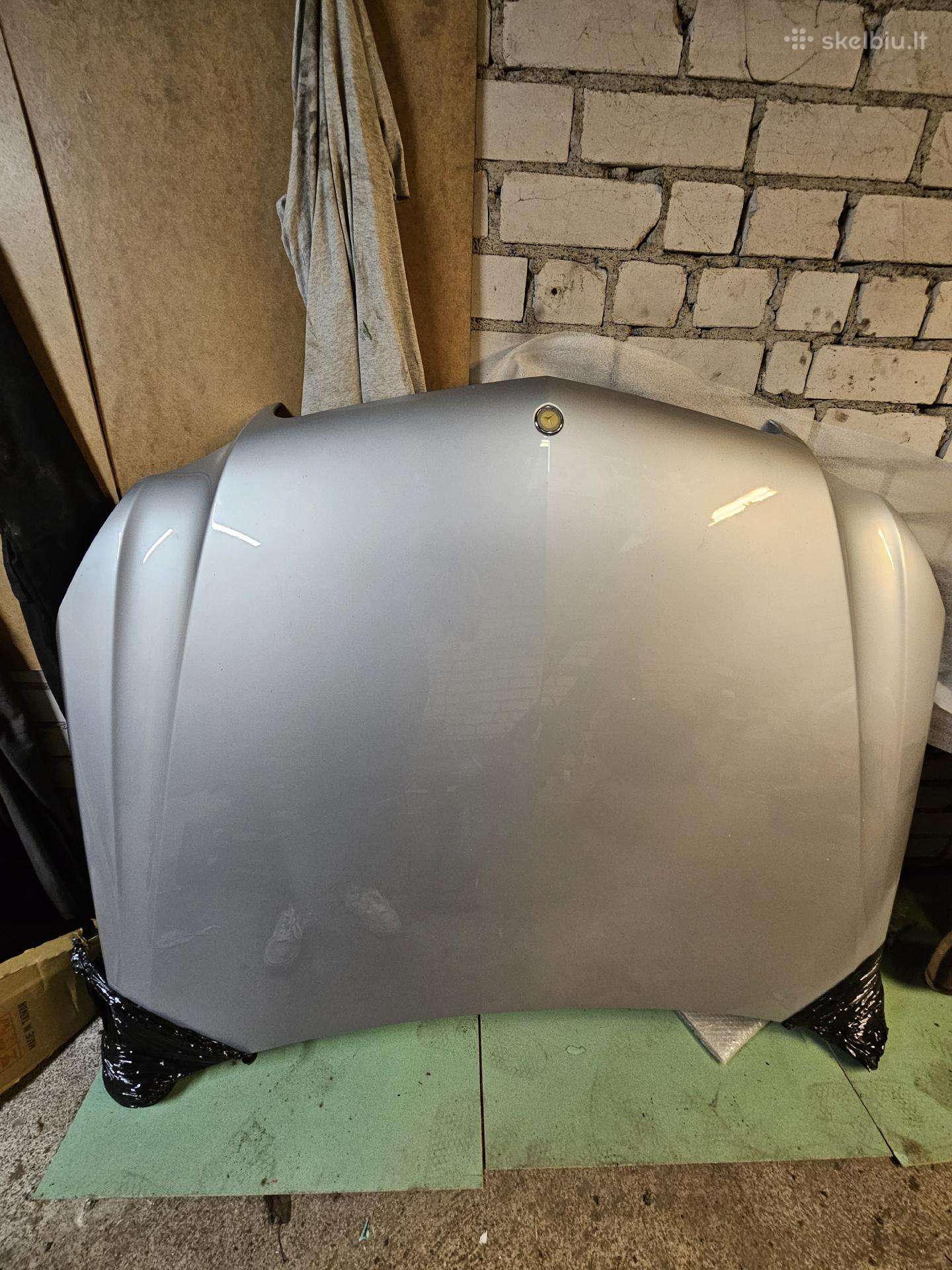 Mercedes-benz w212 kapotas variklio dangtis.
