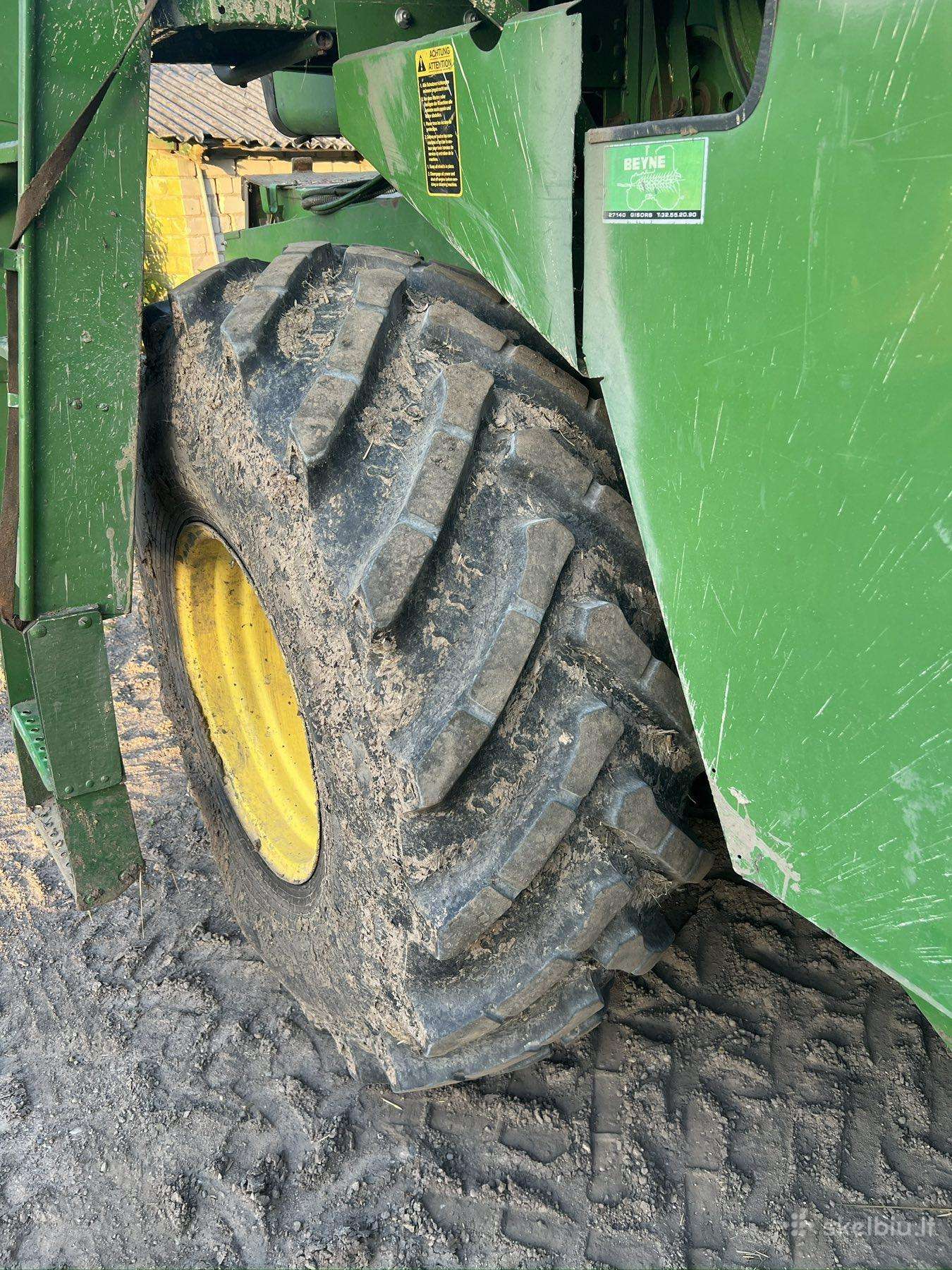 John Deere 1177, combine harvesters