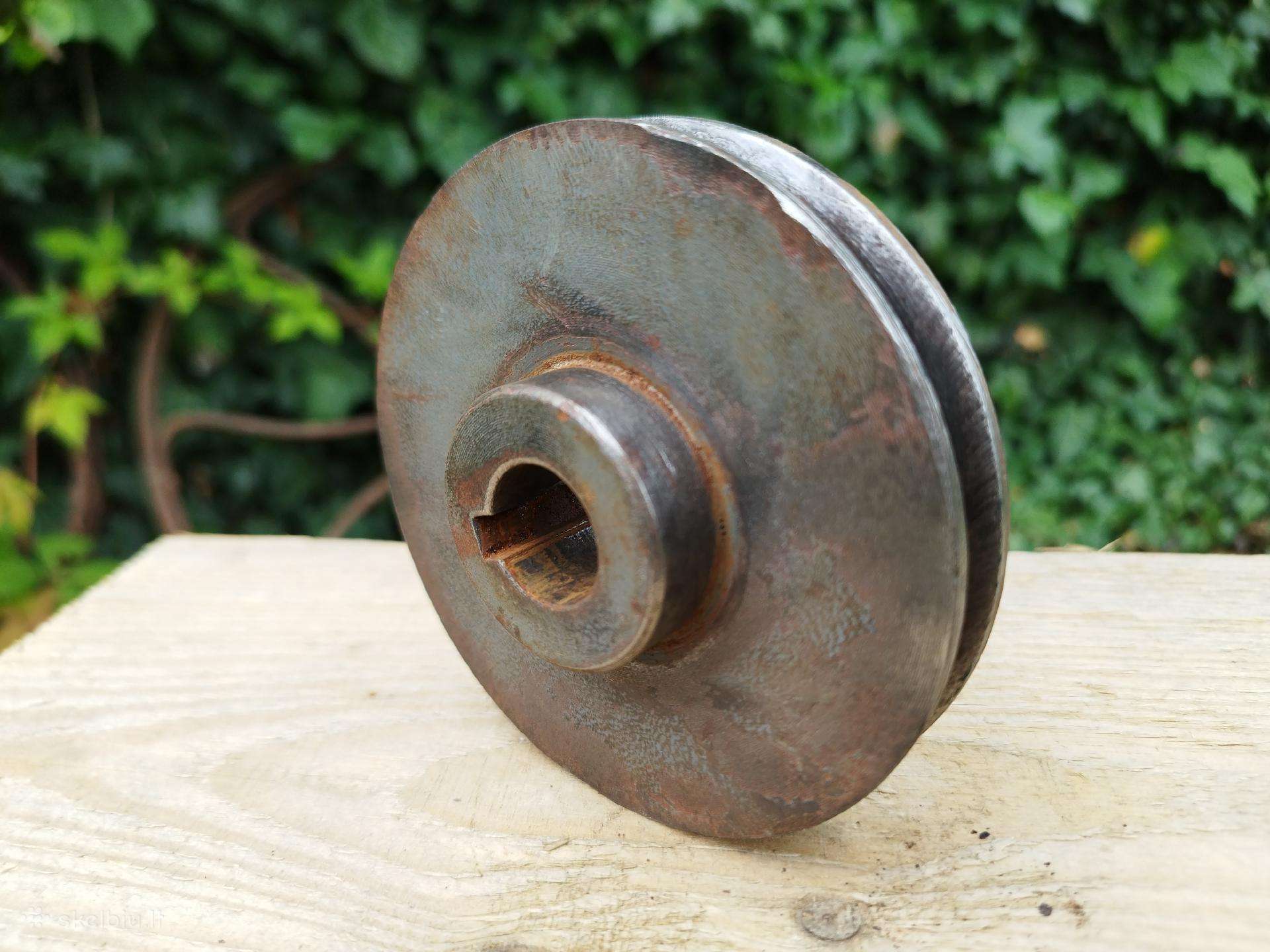 Metalinis skriemulys 100 mm, ašies kiaurymė 18 mm