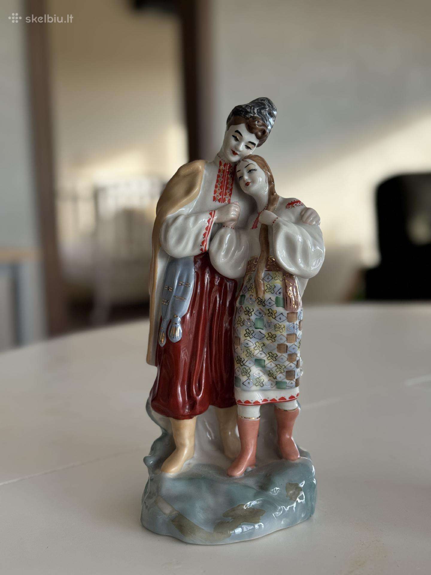 Porcelianinė statulėlė