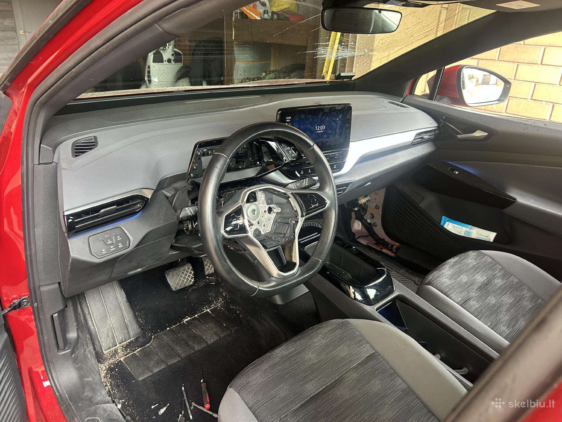 Auto panelių, pagalvių, saugos diržų restauravimas