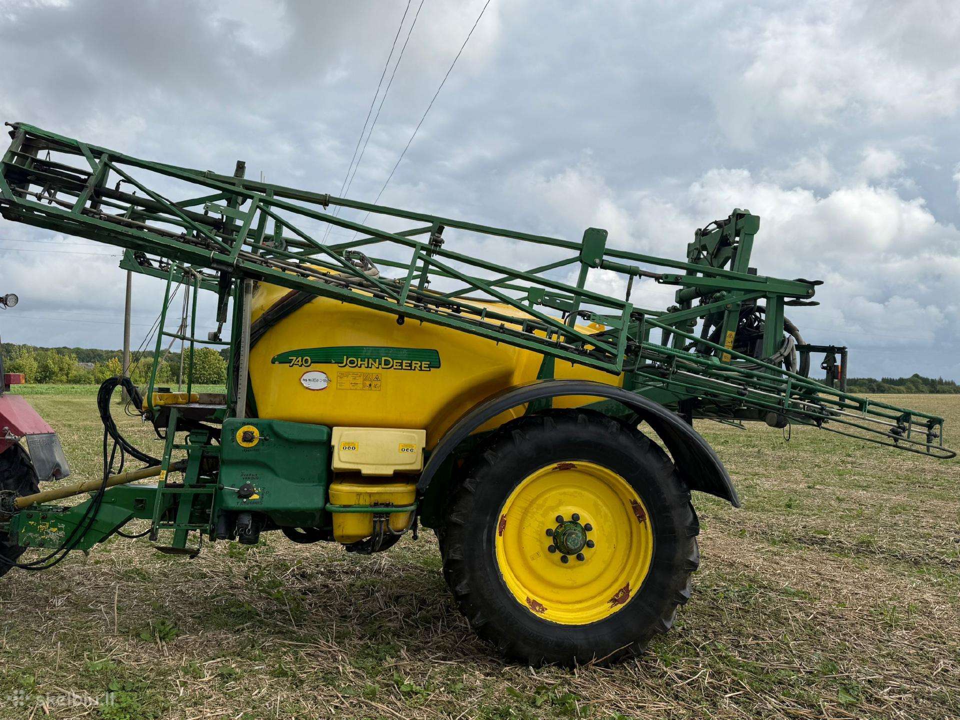 John Deere 740, purkštuvai