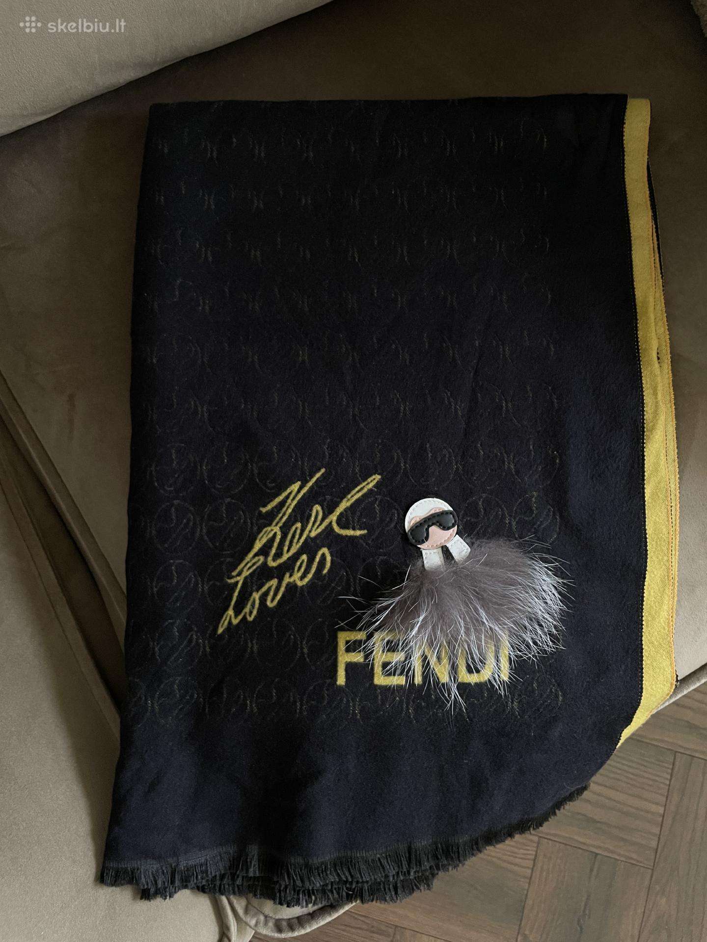 Fendi šalikas