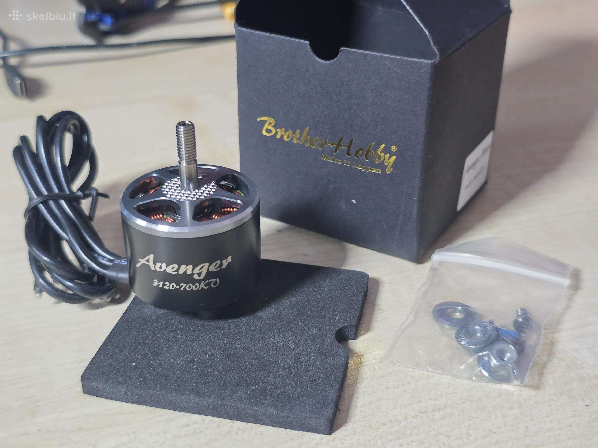 Avenger 3120 700kv variklis