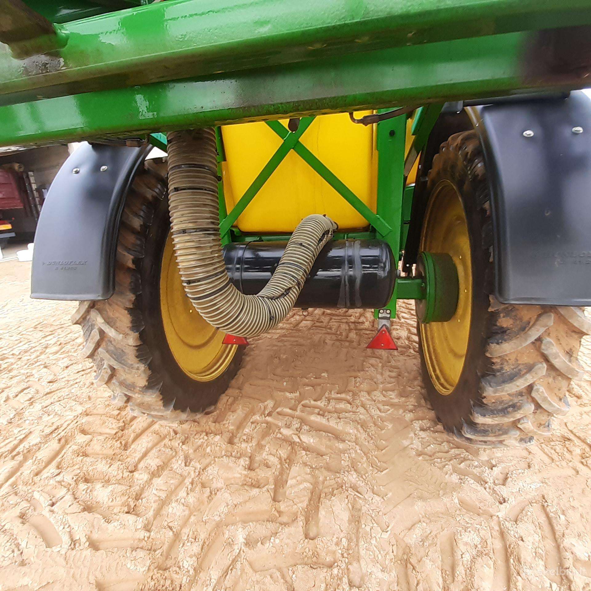 John Deere 740, purkštuvai