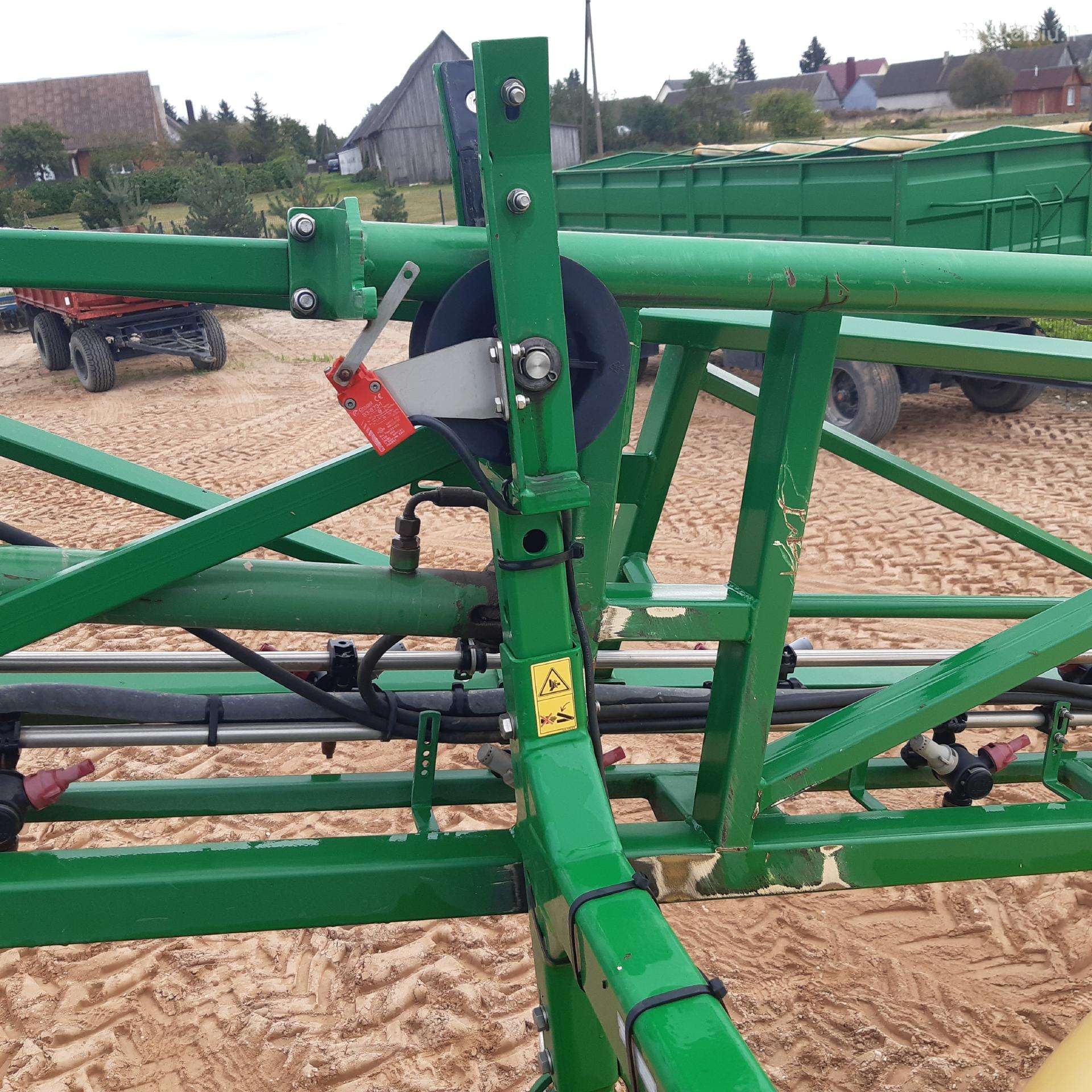John Deere 740, purkštuvai