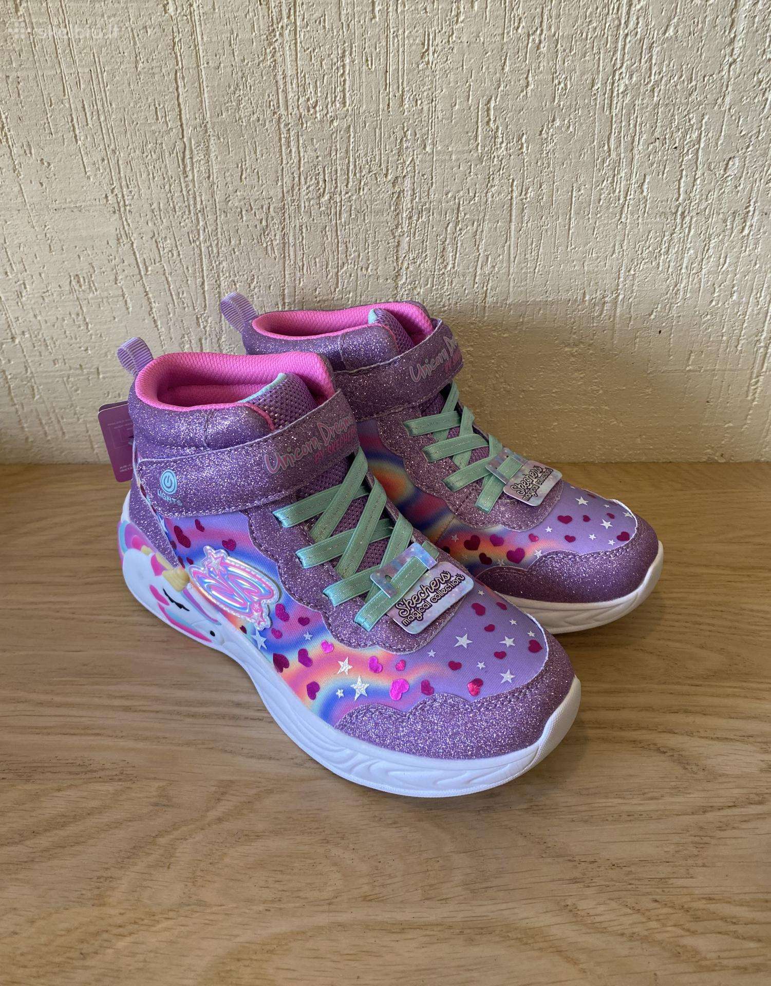 Ryškūs Skechers aulinukai
